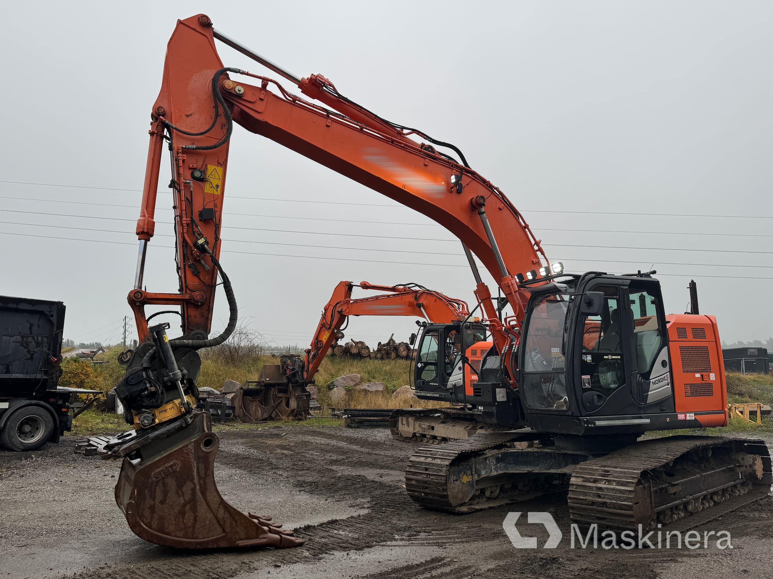 Grävmaskin Hitachi ZX225USLC-6