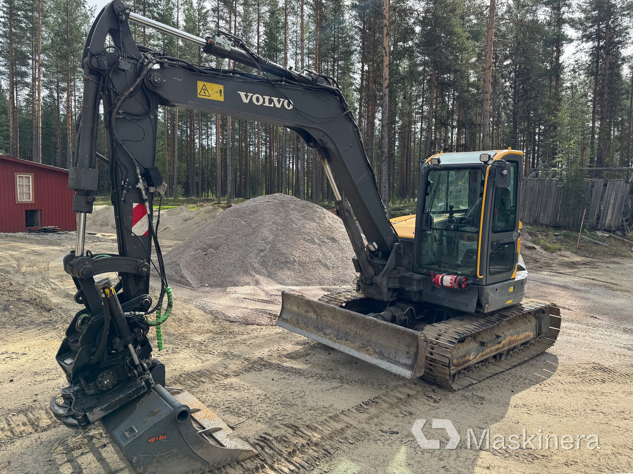 Grävmaskin Volvo ECR88D med tillbehör