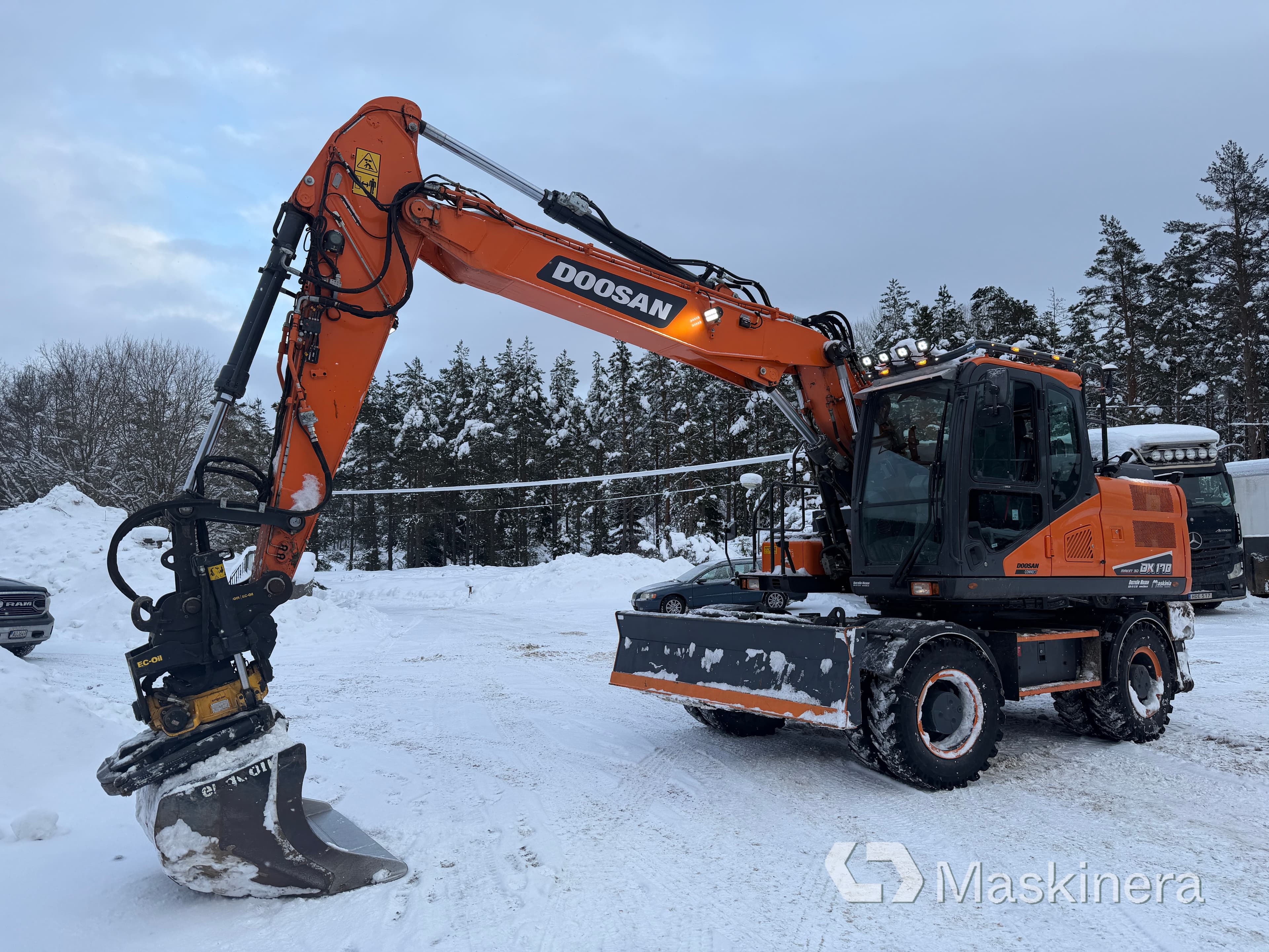 Hjulgrävare Doosan DX170W-7 med tillbehör