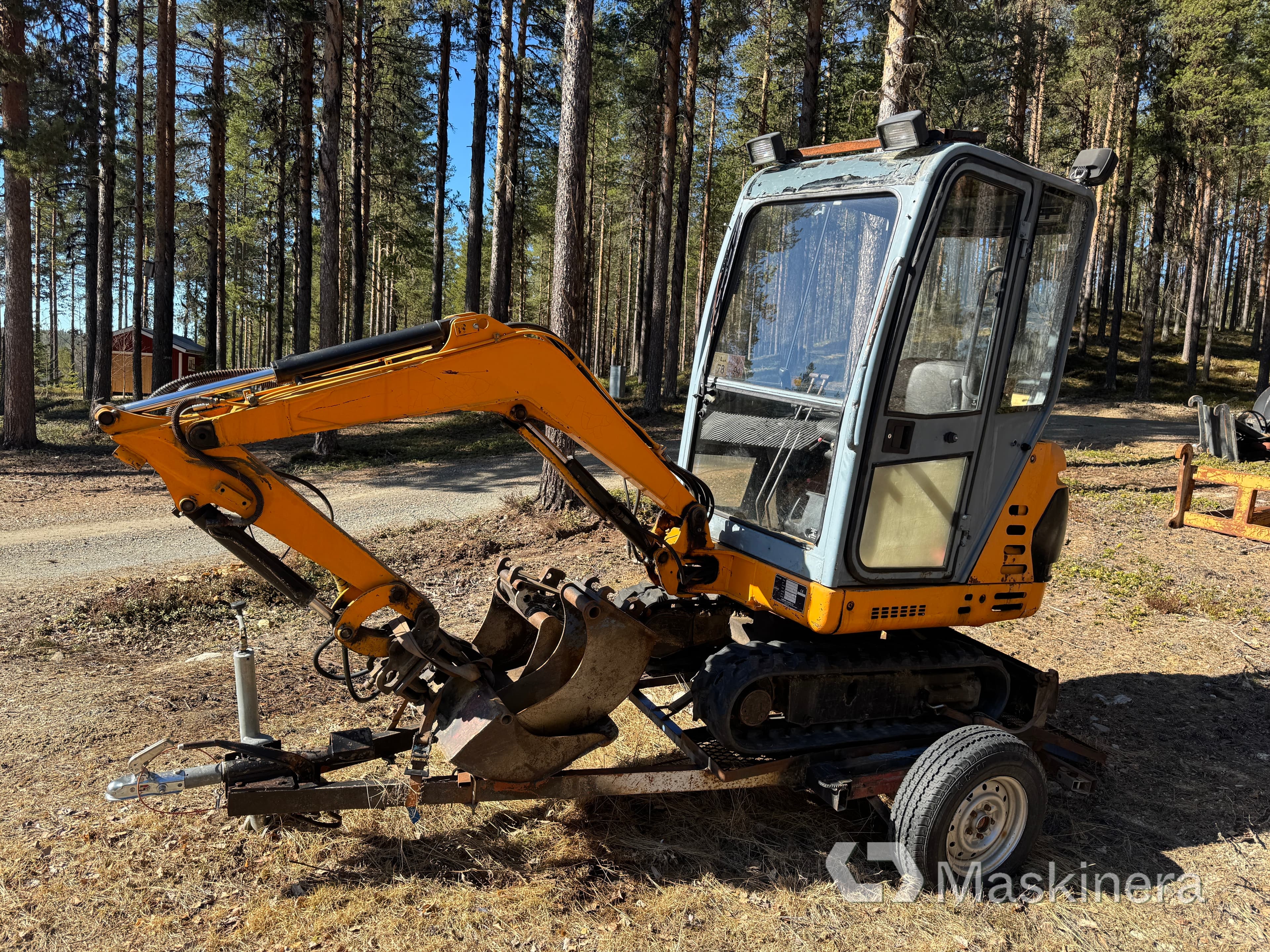 Minigrävare Hanix H15B med vagn