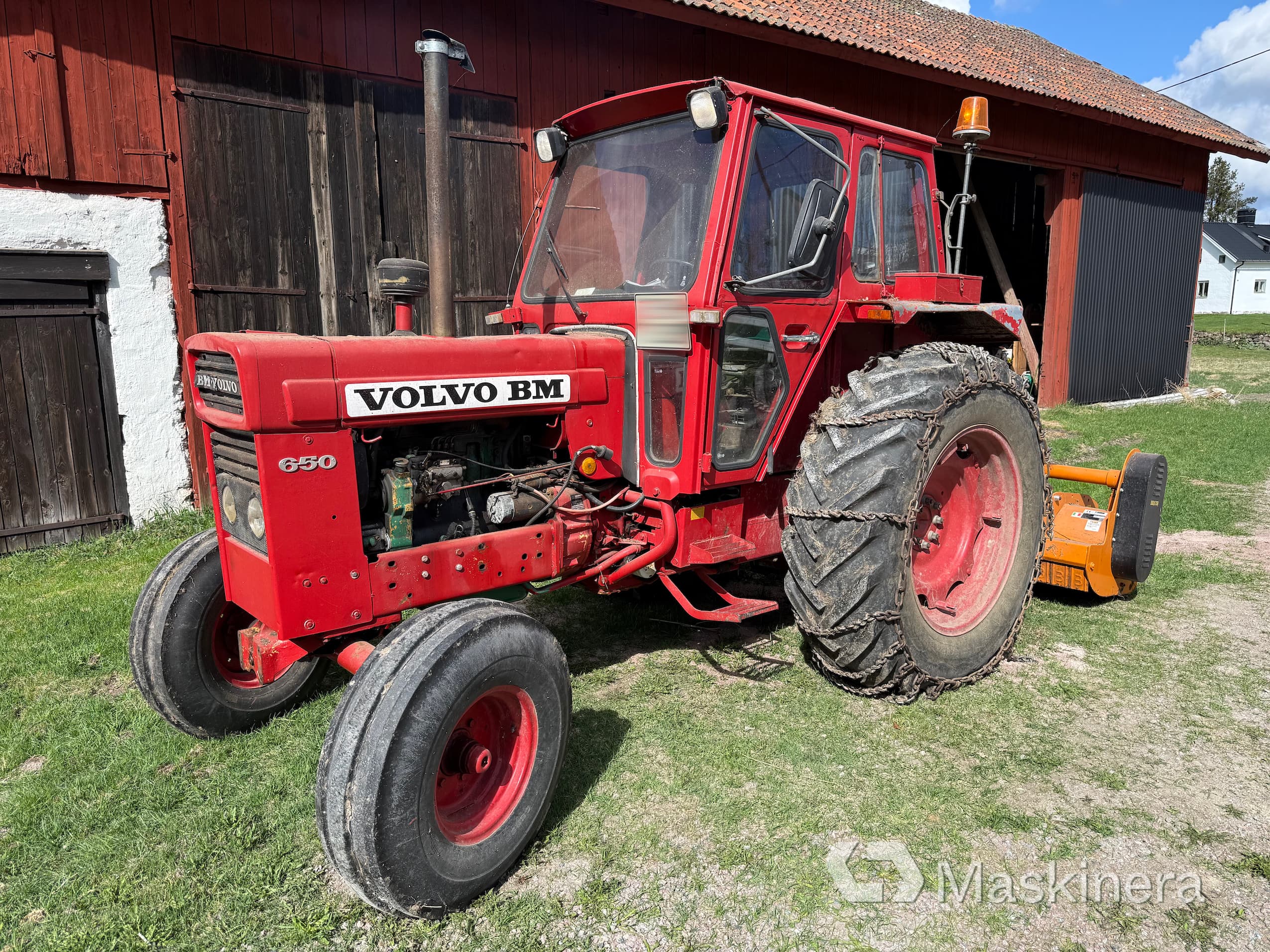 Traktor Volvo BM T650 med Skogsvagn och Slagslåtter 