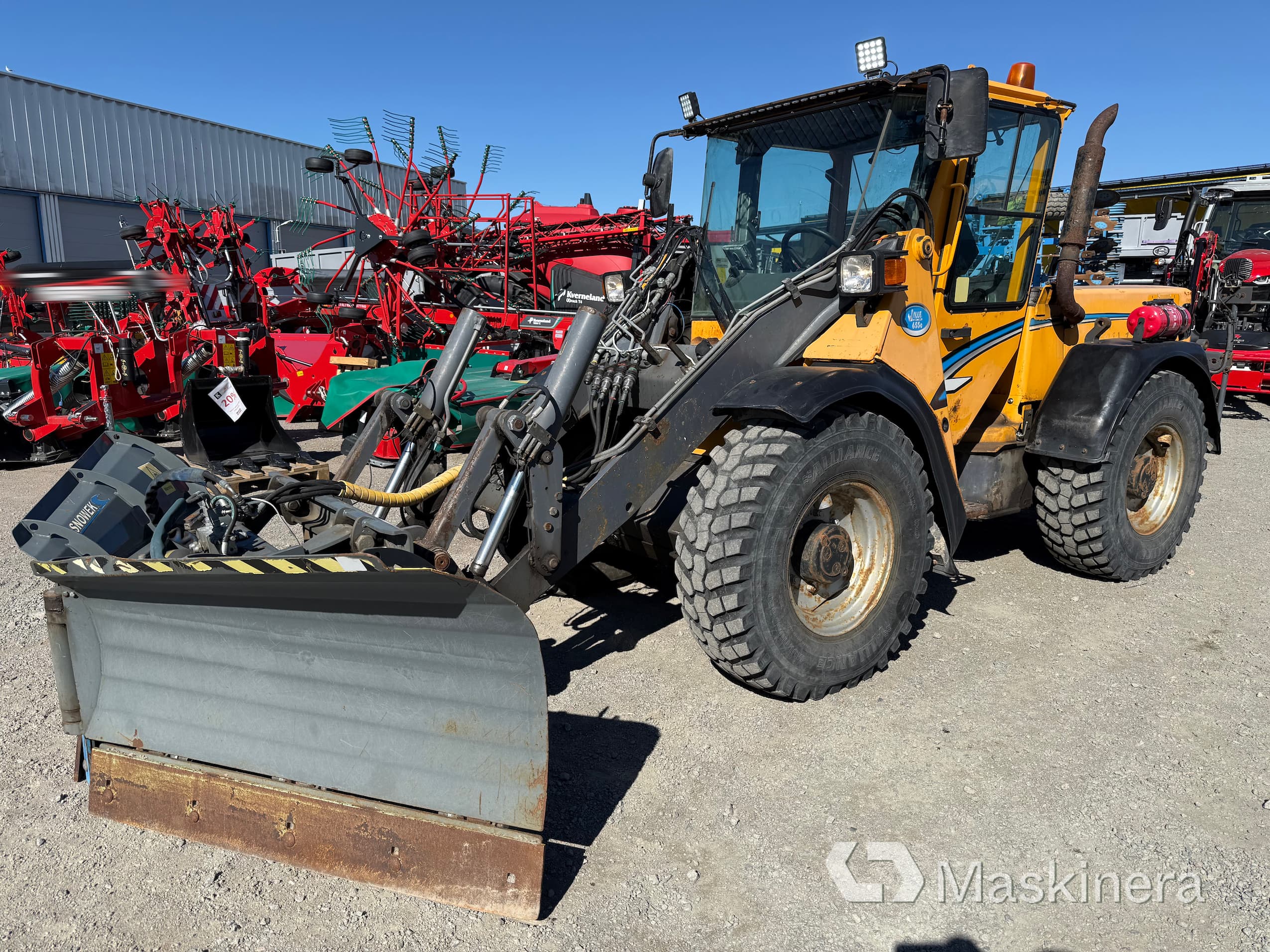 Redskapsbärare Wille 655C med Vikplog Snowek N280