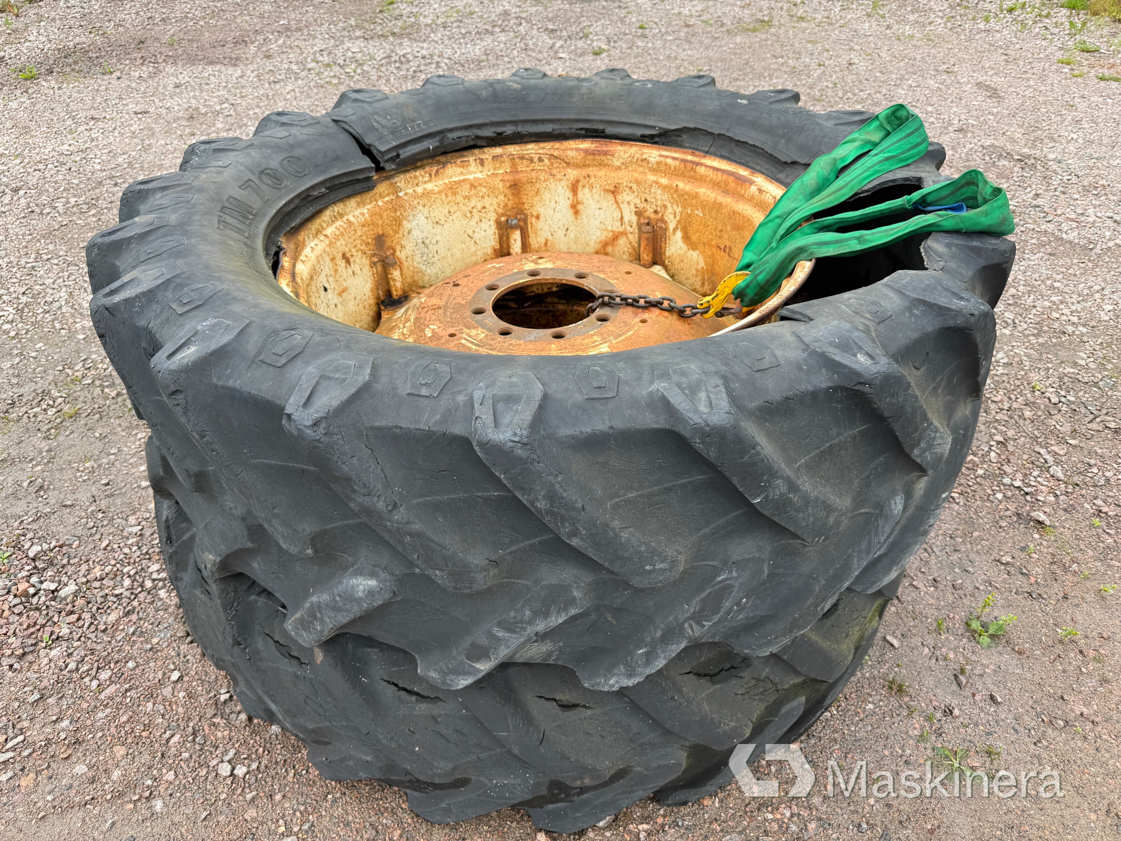 2 st entreprenaddäck på fälg 480/70R38 (rep.objekt)
