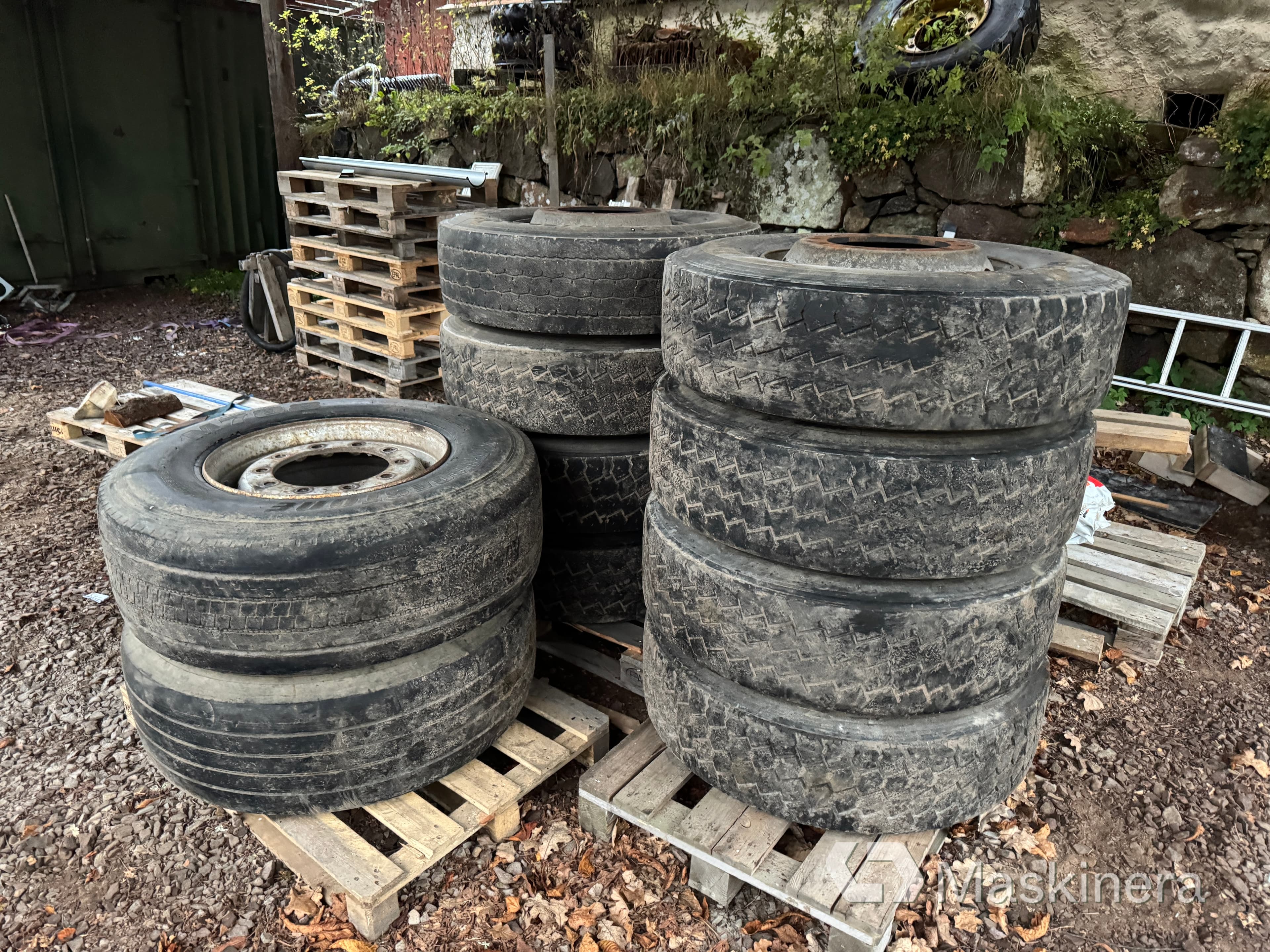 Däck 2st 385/65R22.5 & 8st 315/80R22.5