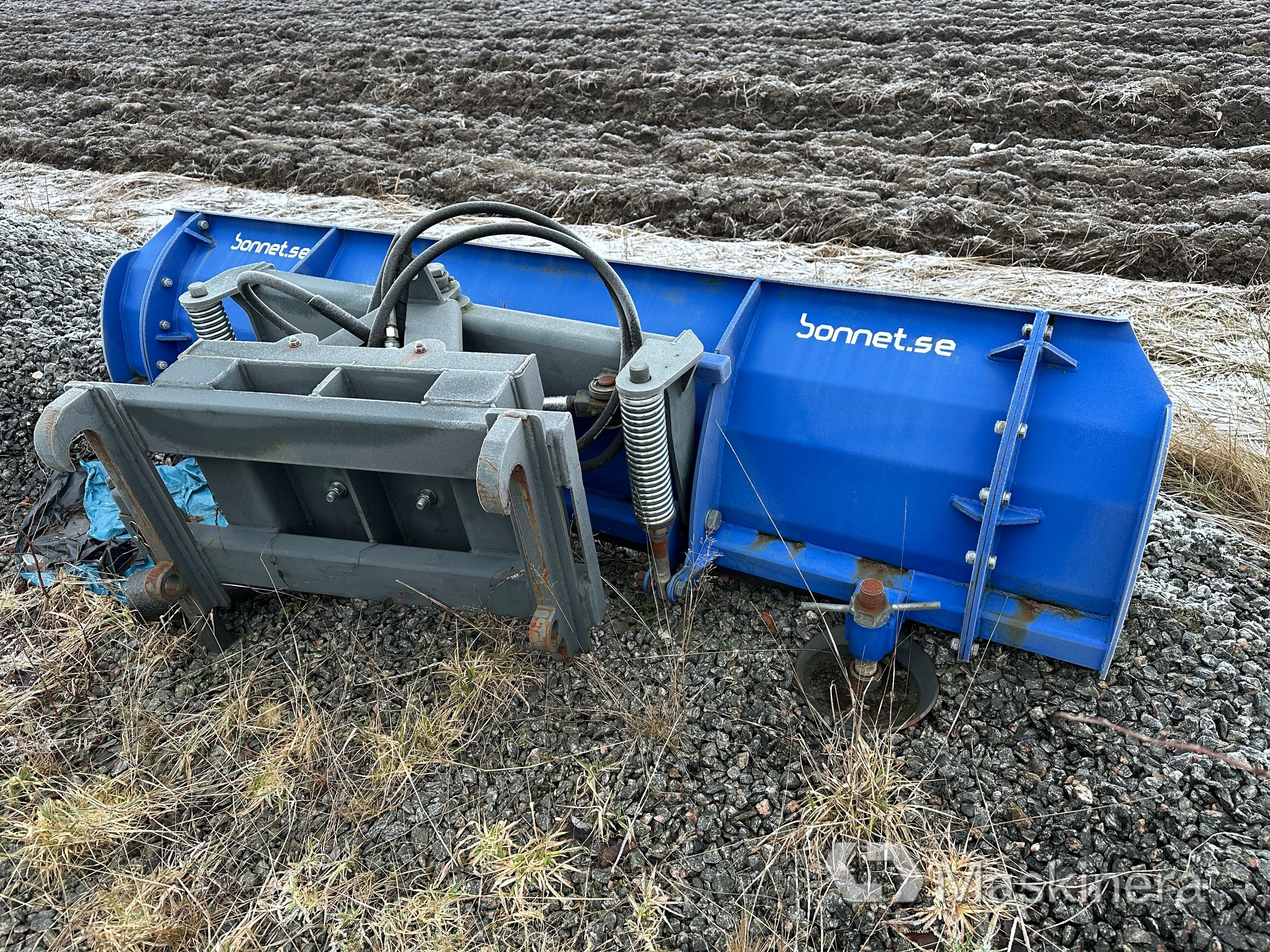 Snöblad Bonnet 2400 mm hydraulisk svängbart