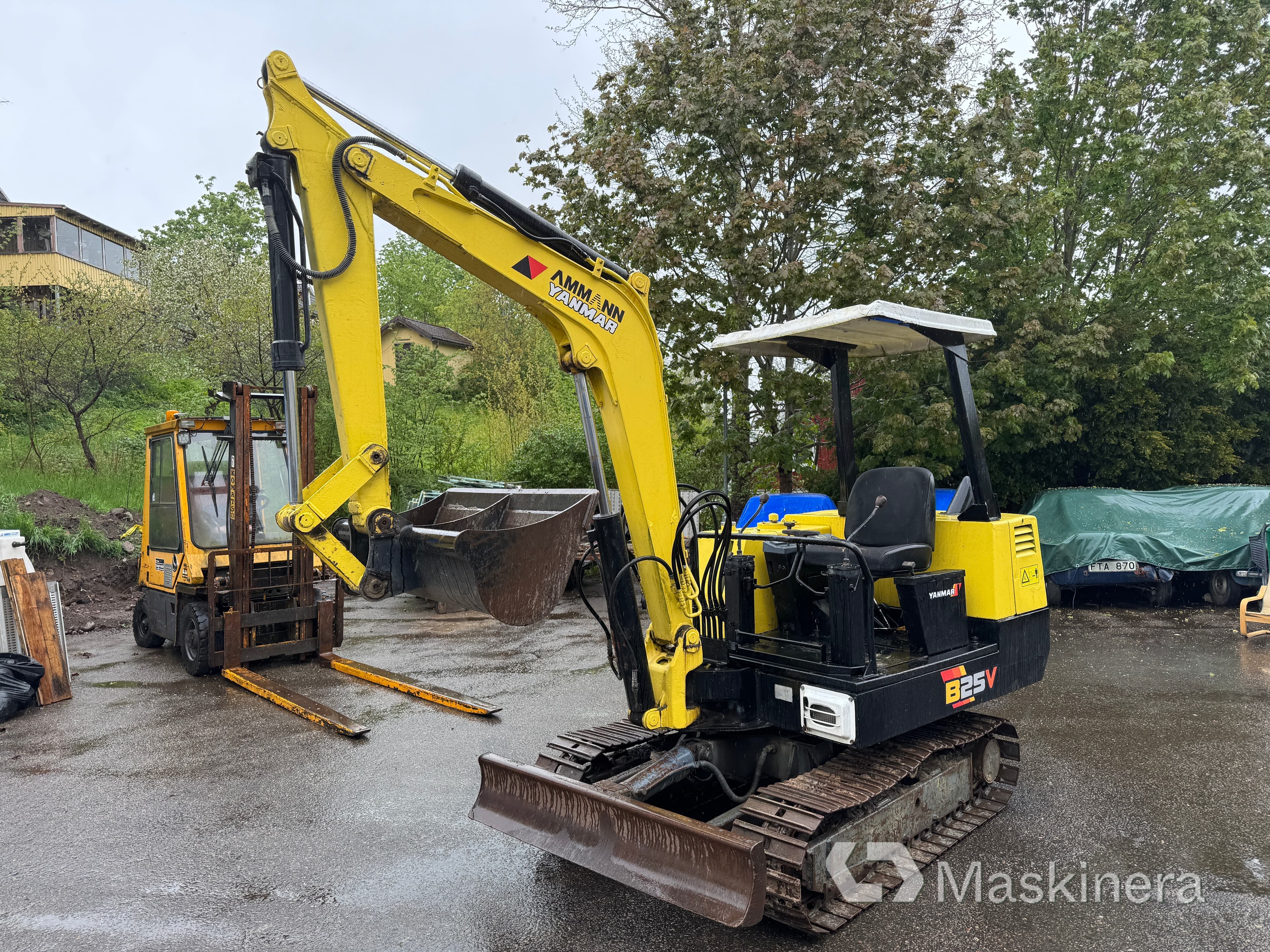 Grävmaskin Yanmar B25V med redskap & transportsläp