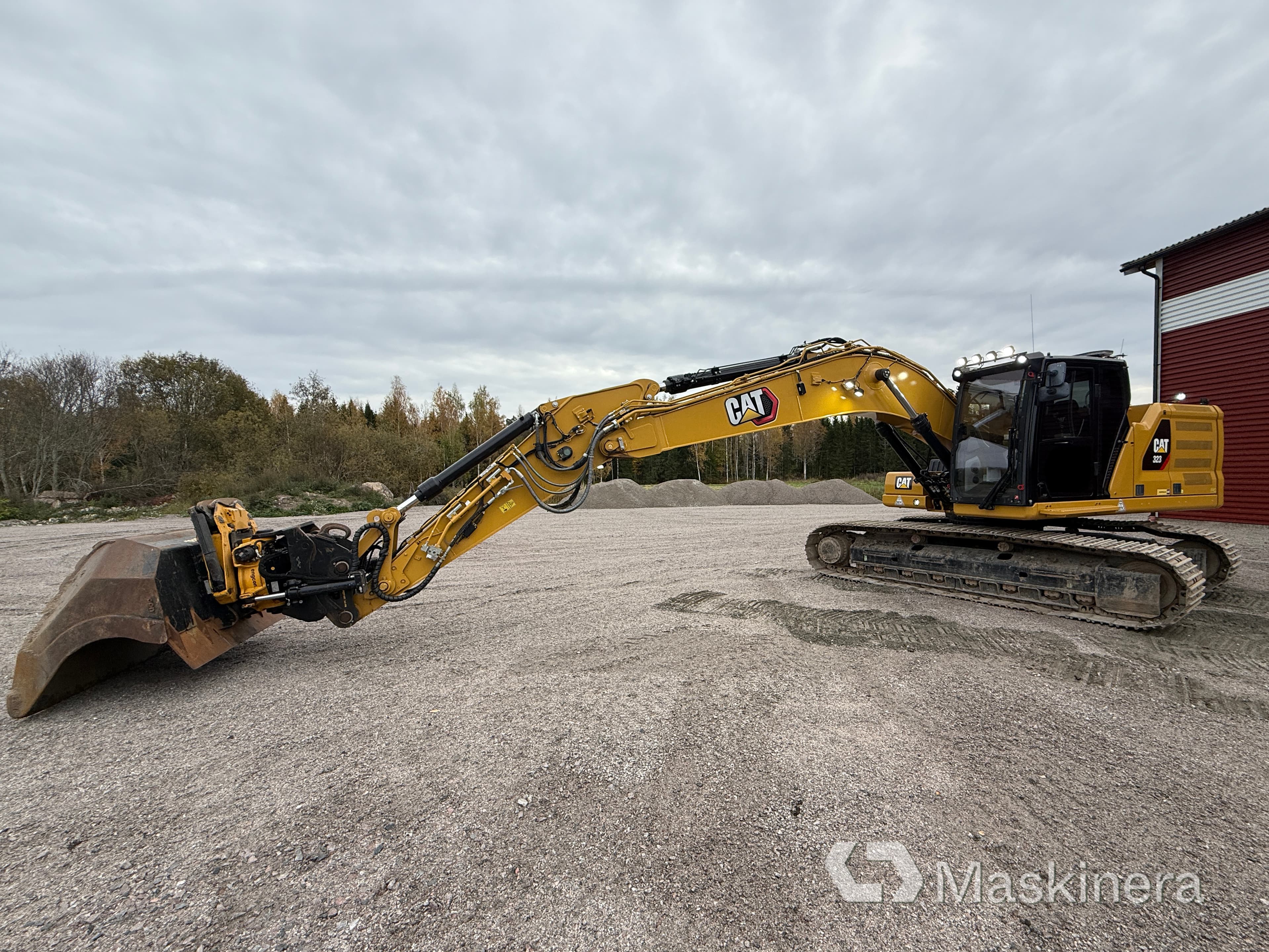 Grävmaskin CAT 323 Next Generation