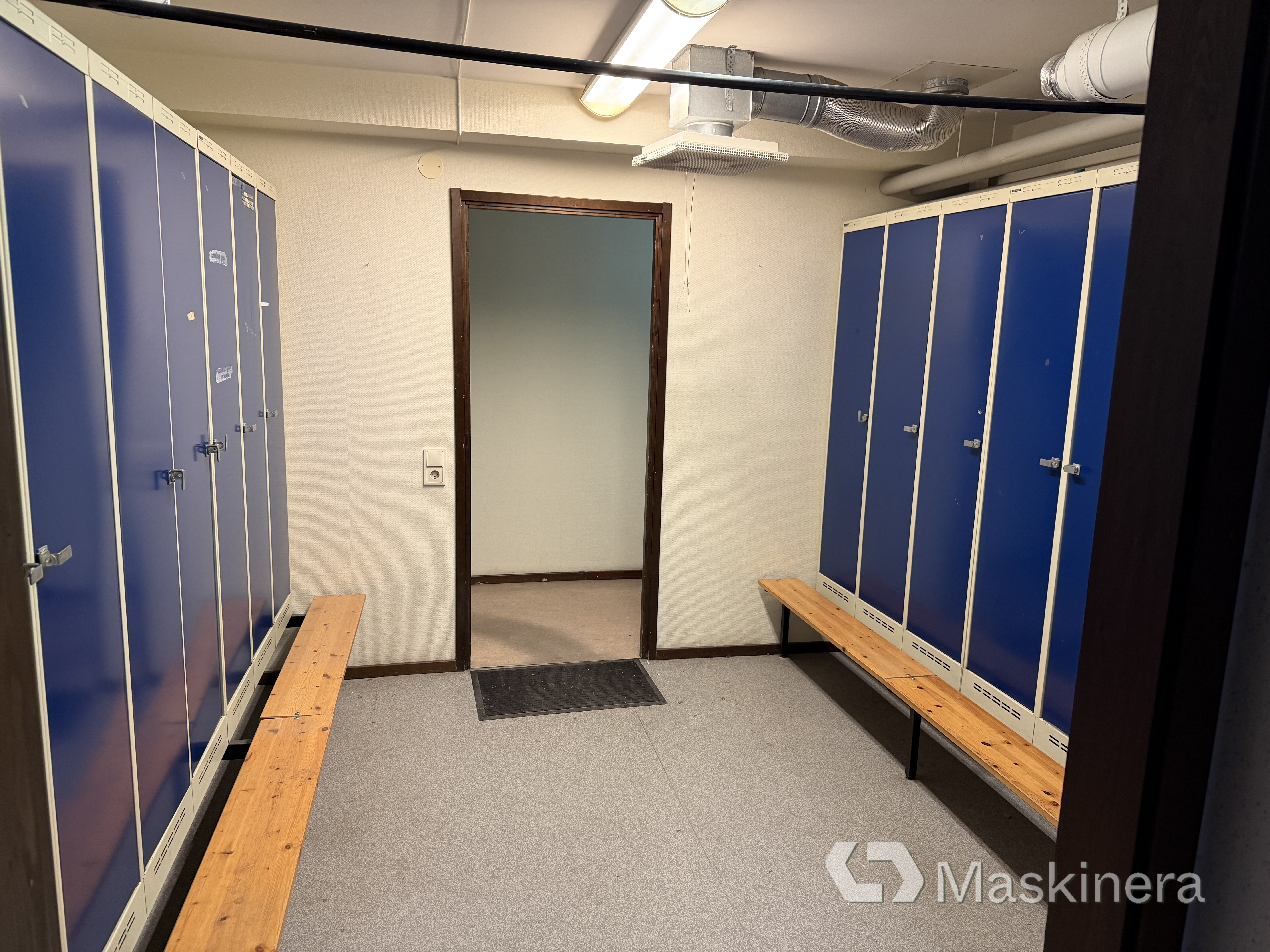 Omklädningsskåp med bänk 16 st