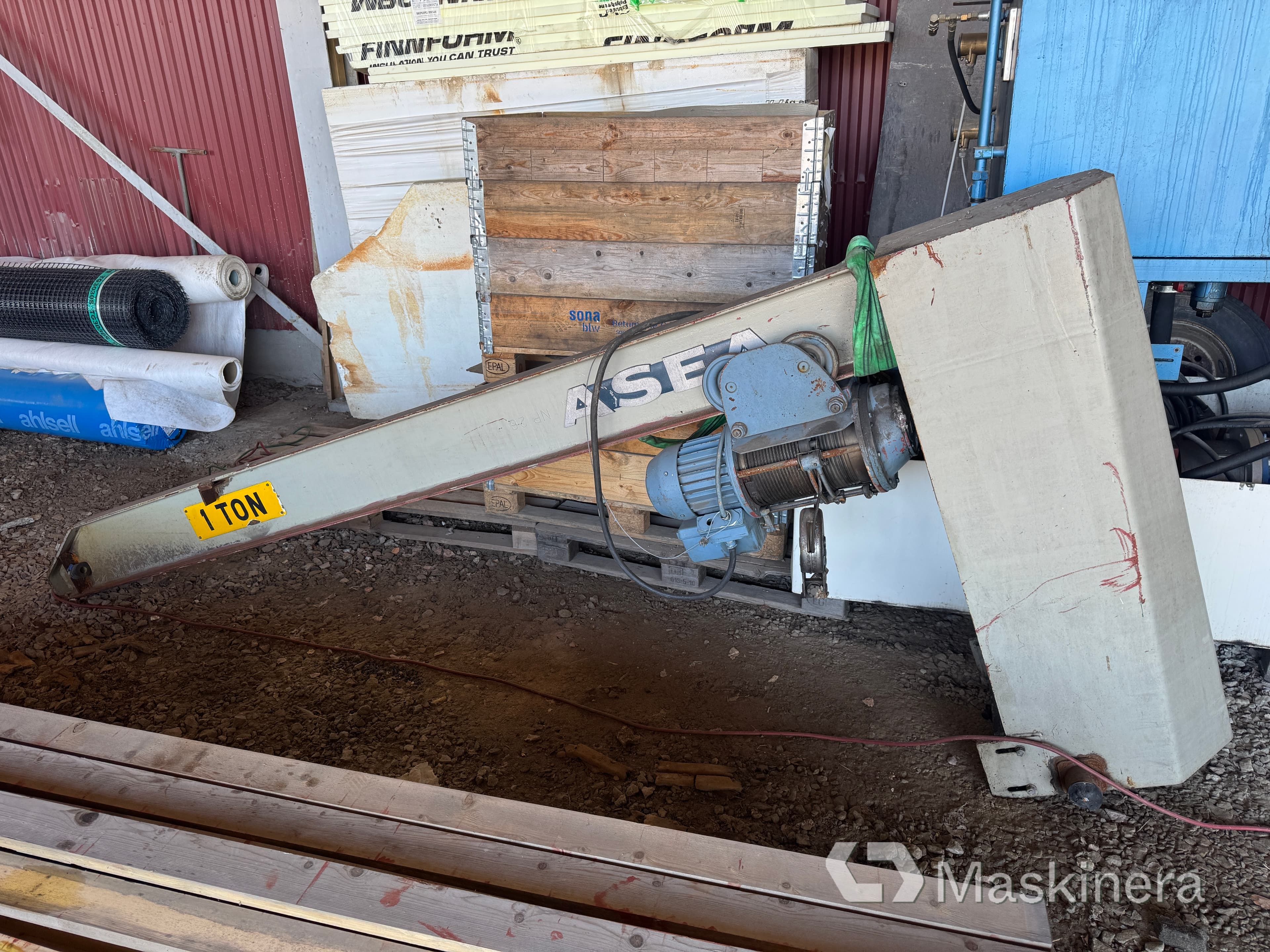 Pelarkran Asea med telfer