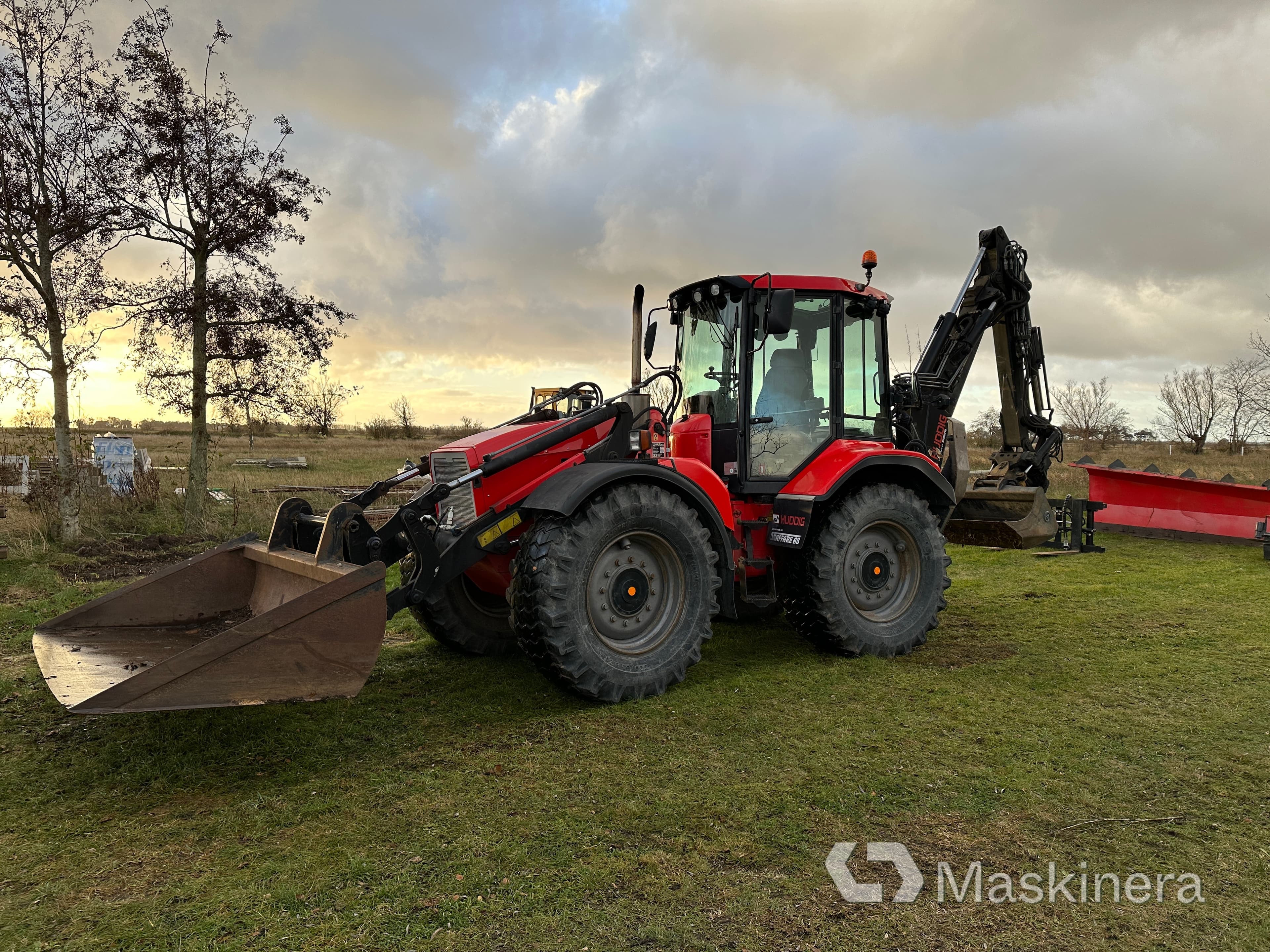 Traktorgrävare Huddig 860D + flertal redskap