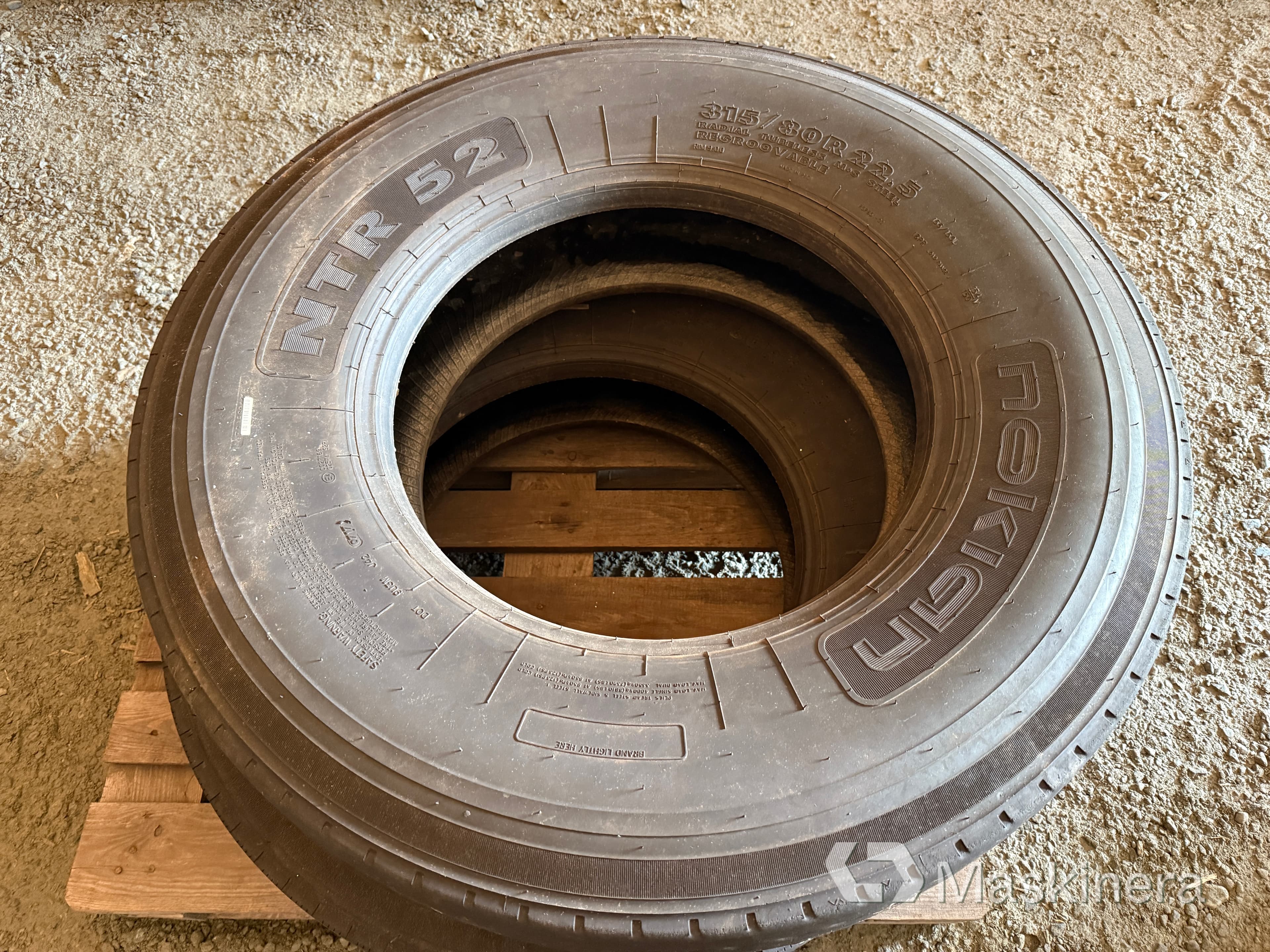 2 st nya lastbilsdäck Nokian NTR52 315/80R22.5