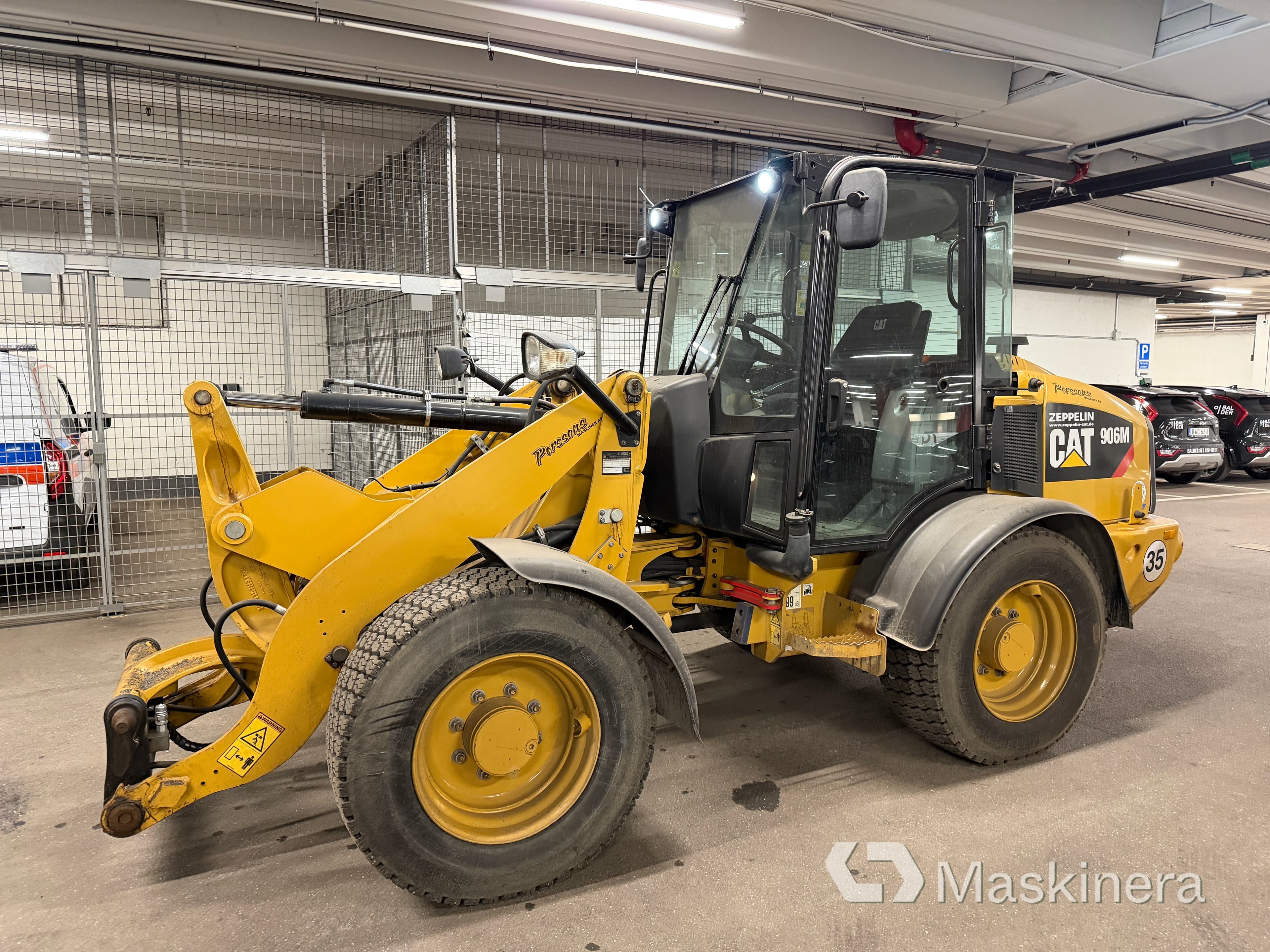 Hjullastare CAT 906M med tillbehör