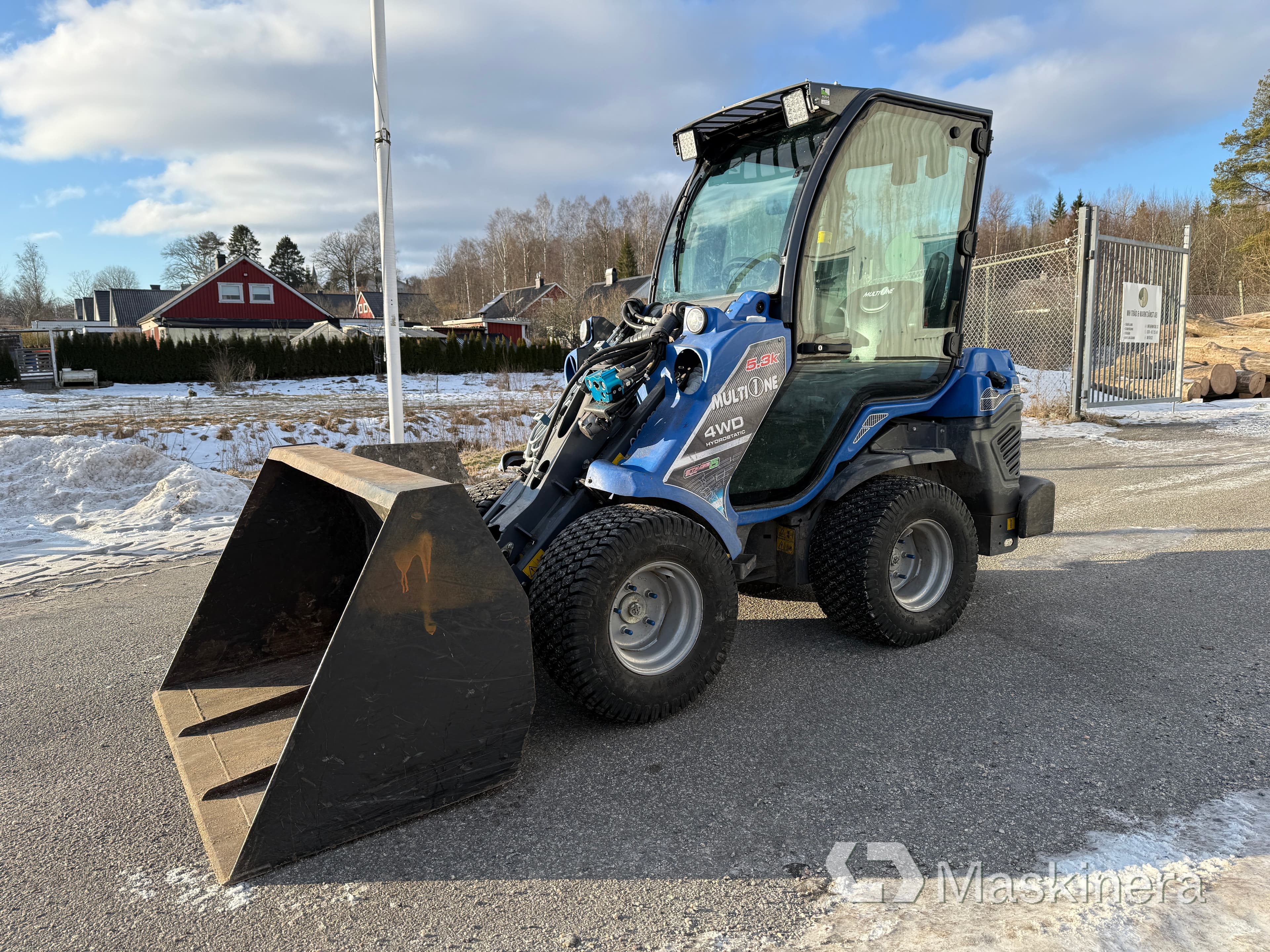 Kompaktlastare Multione 5.3K + Redskap