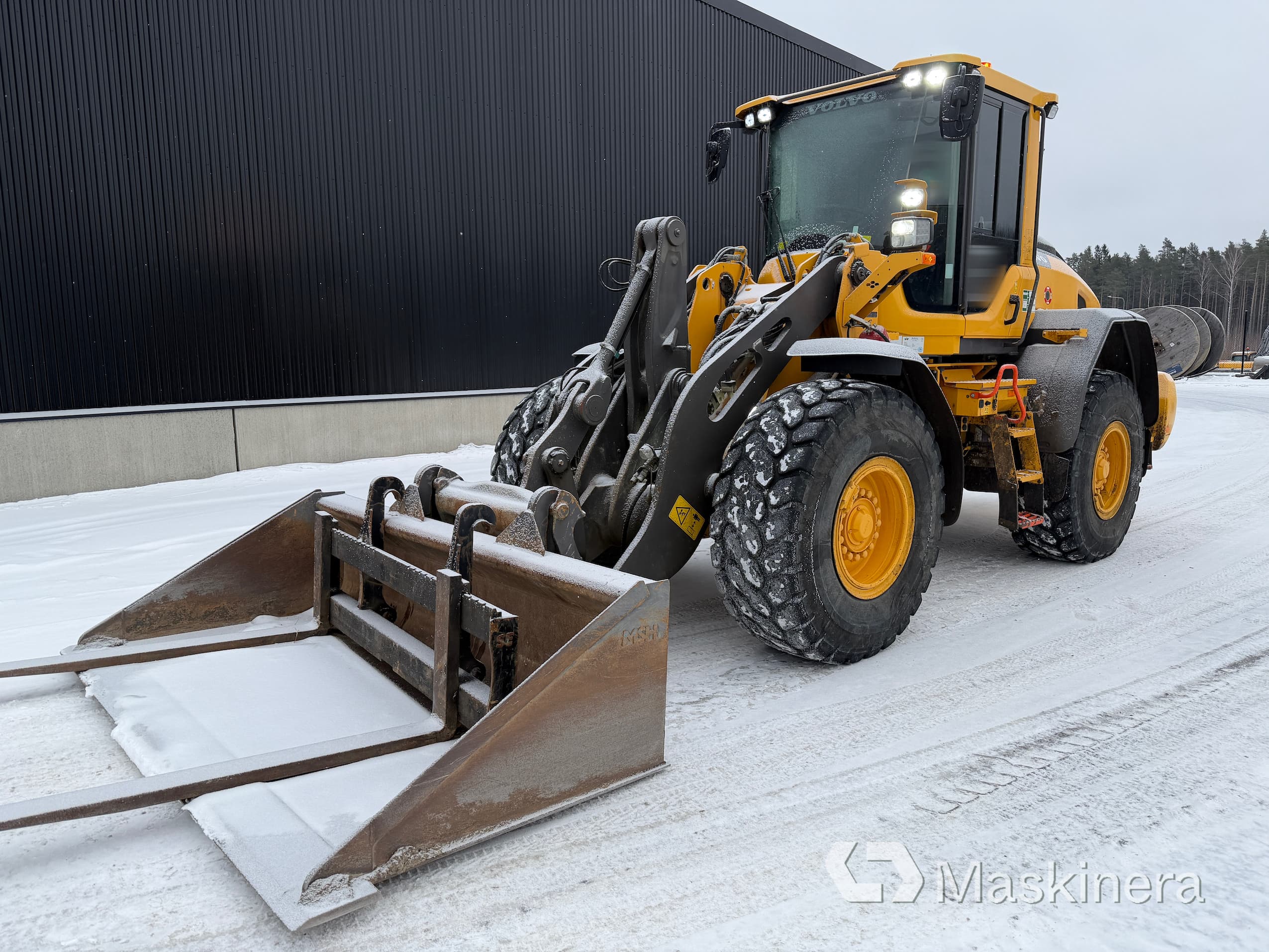 Hjullastare Volvo L90H med redskap