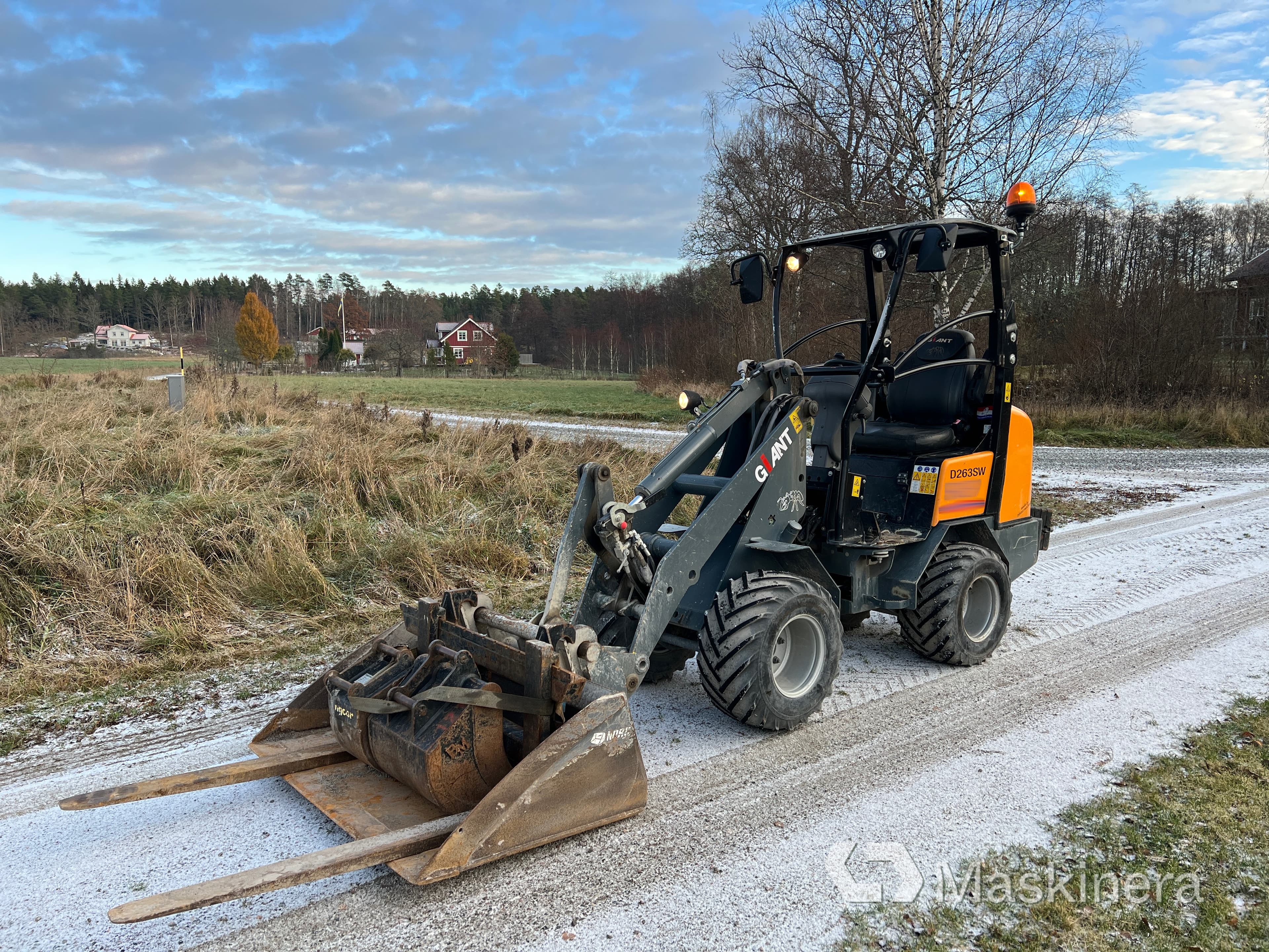 Kompaktlastare Giant D263SW