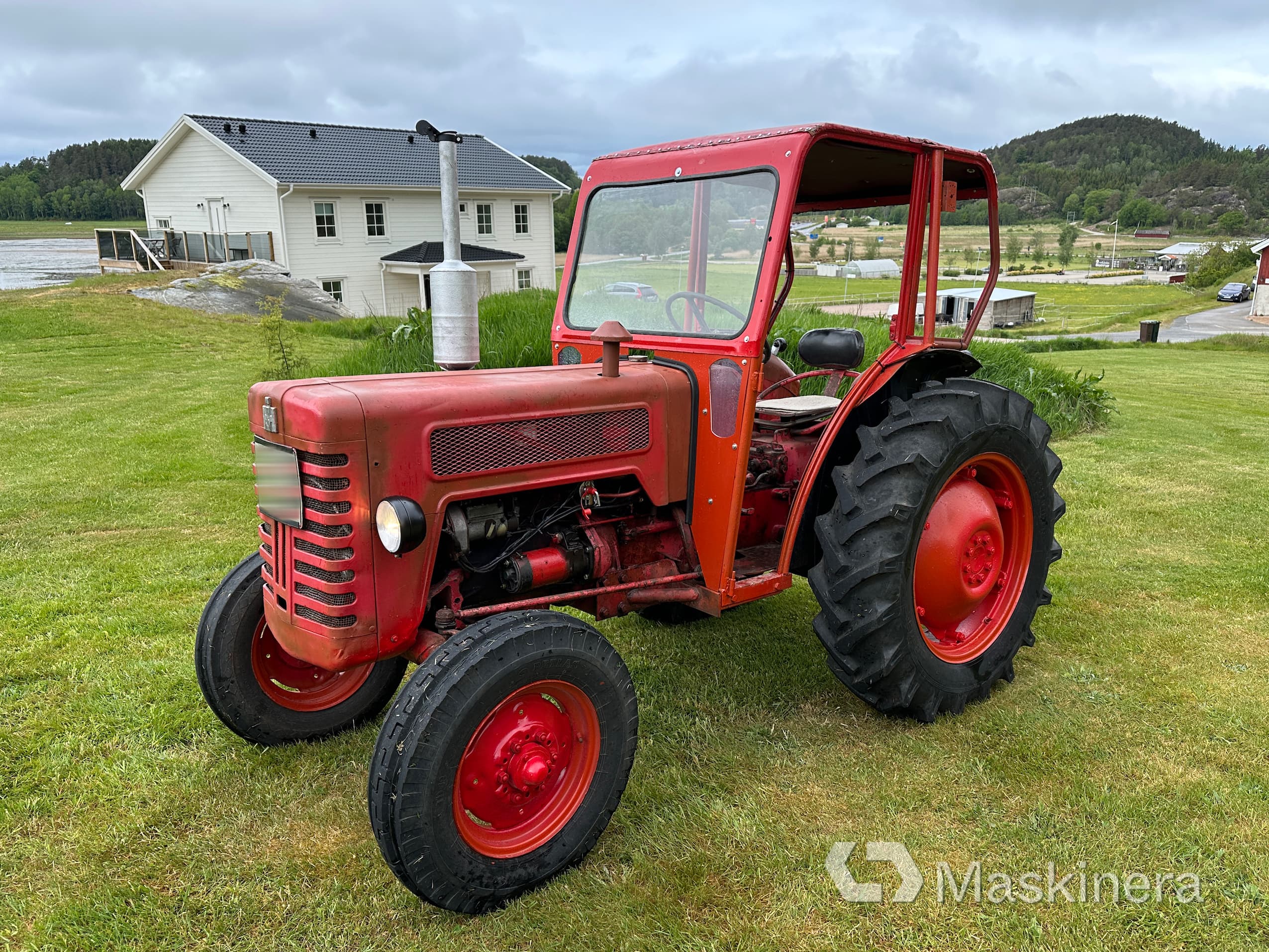 Traktor IH B-275