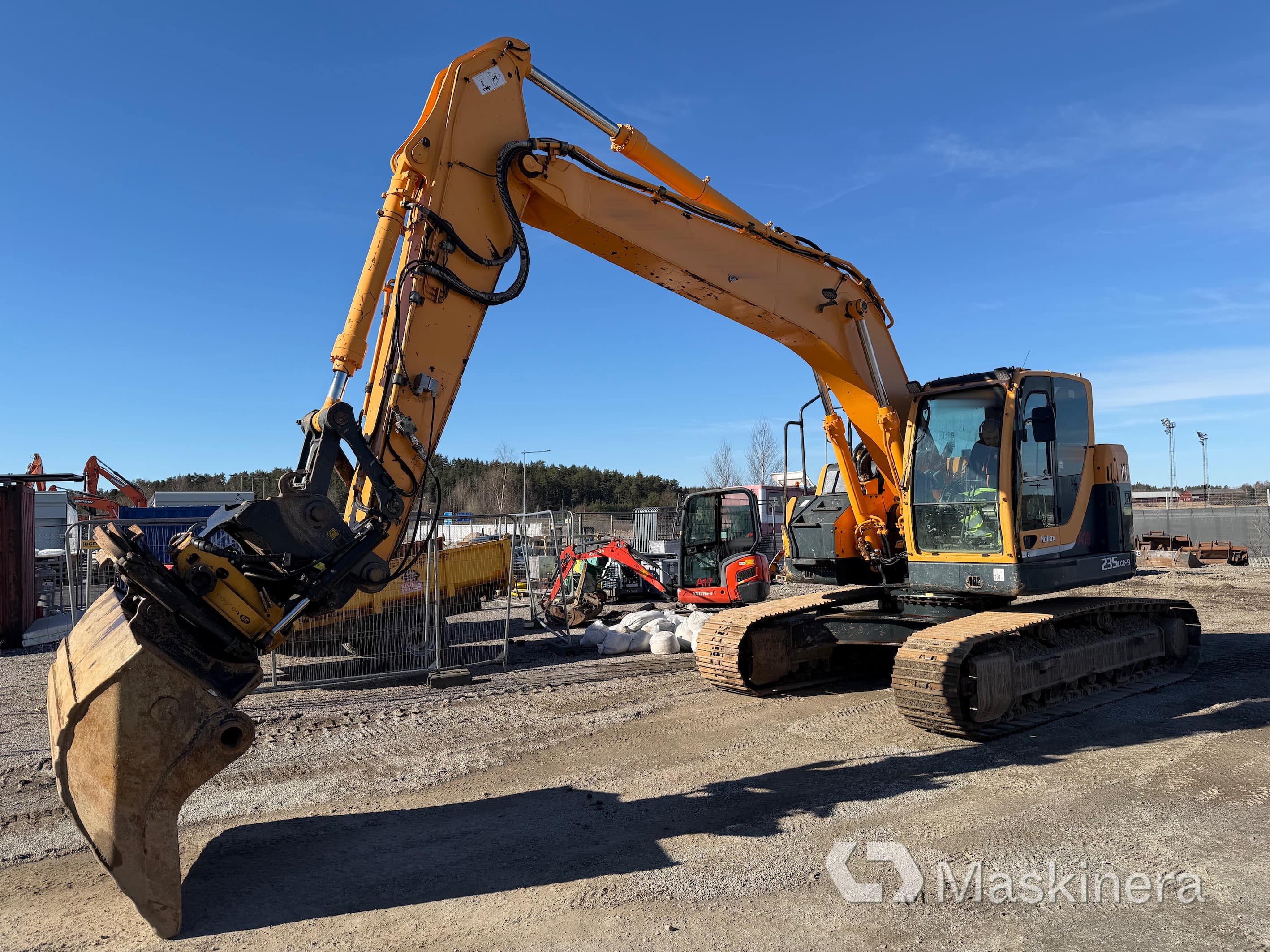 Grävmaskin Hyundai Robex 235LCR-9