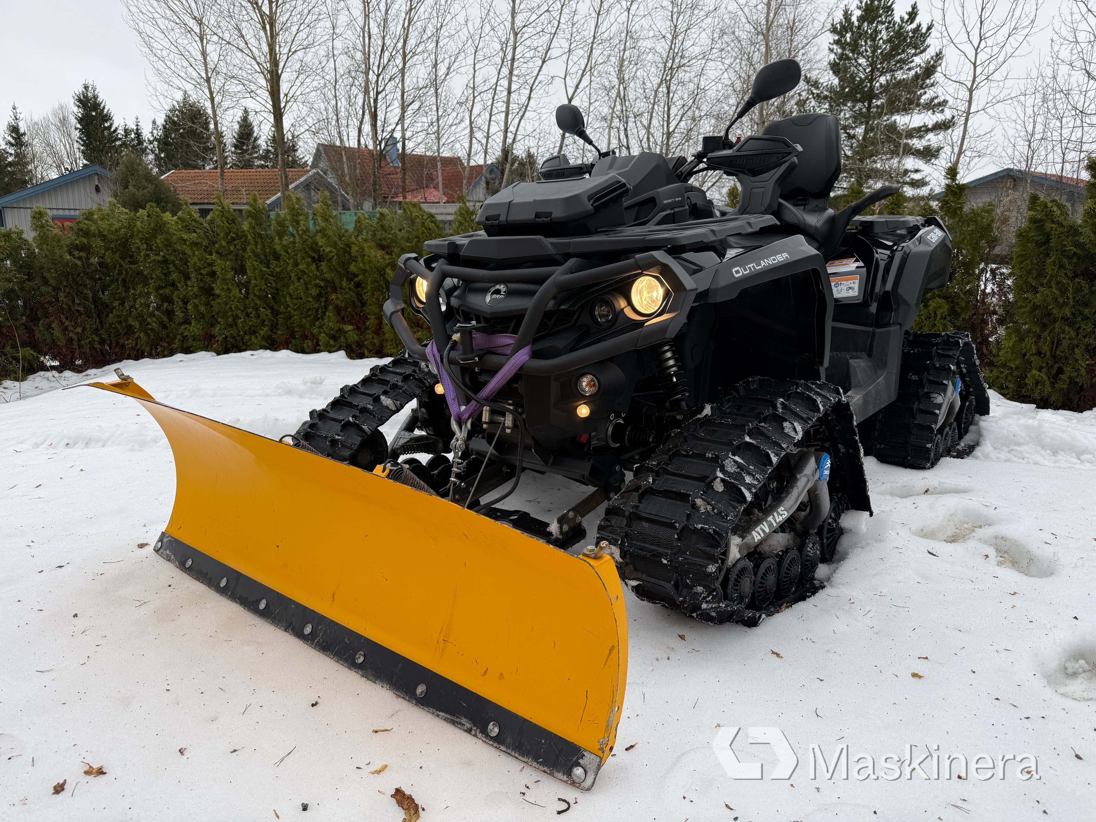 ATV Can-Am Outlander 1000 Max XTP med Bandsats Plogpaket Sandspridare