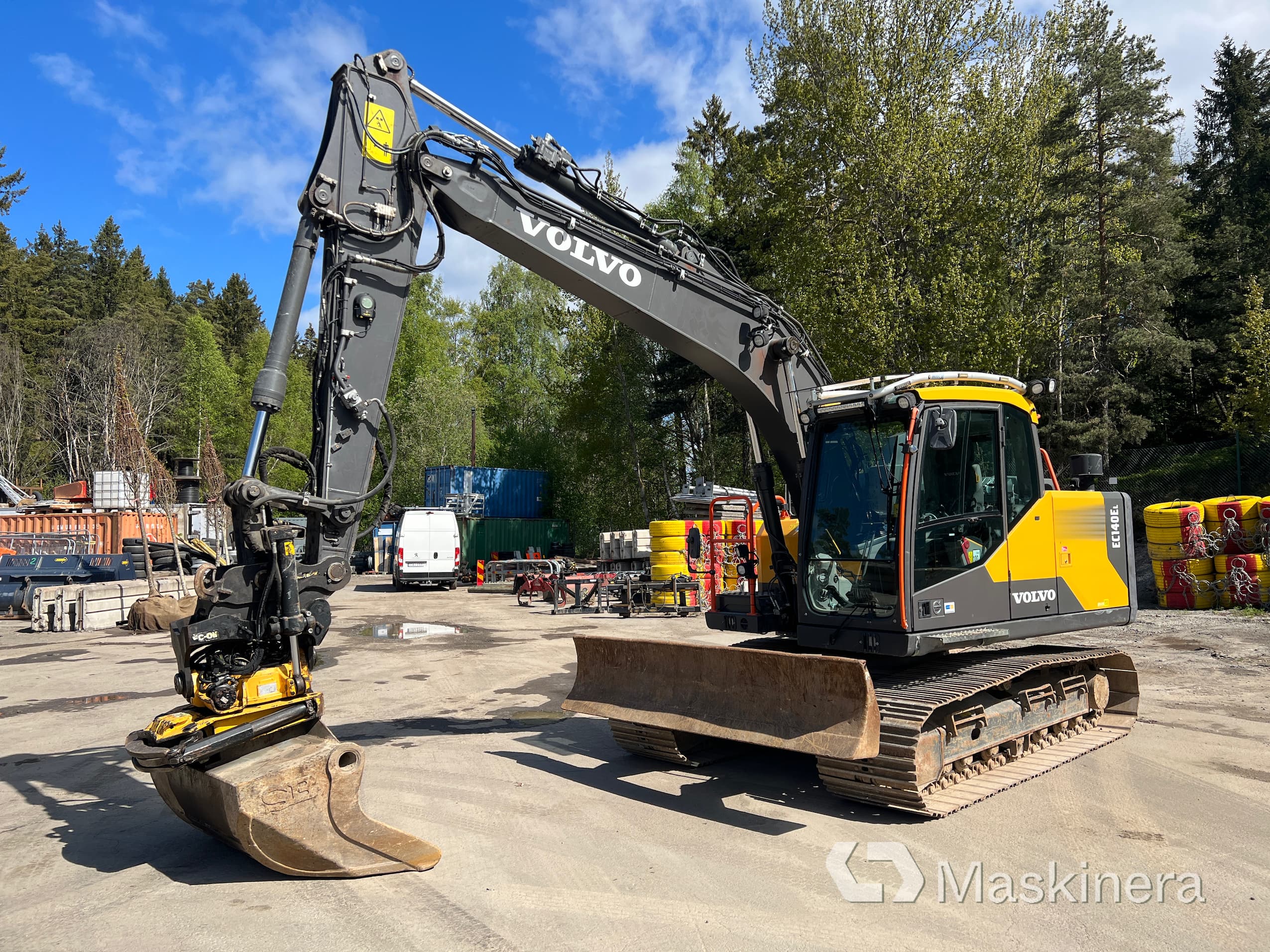 Grävmaskin Volvo EC140EL med 3 skopor