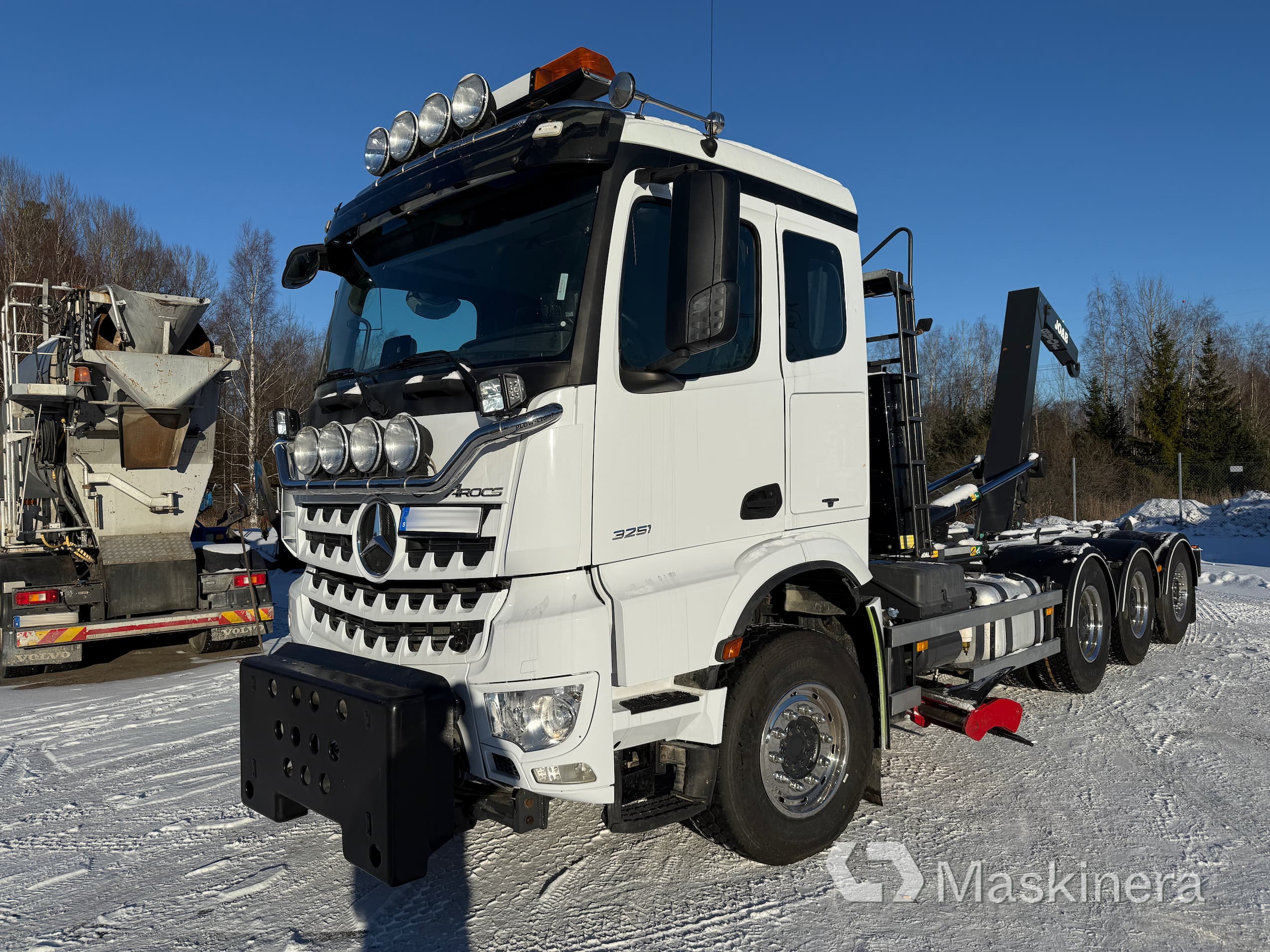 Lastväxlare Mercedes-Benz Arocs 3251 8x4 Plogutrustad