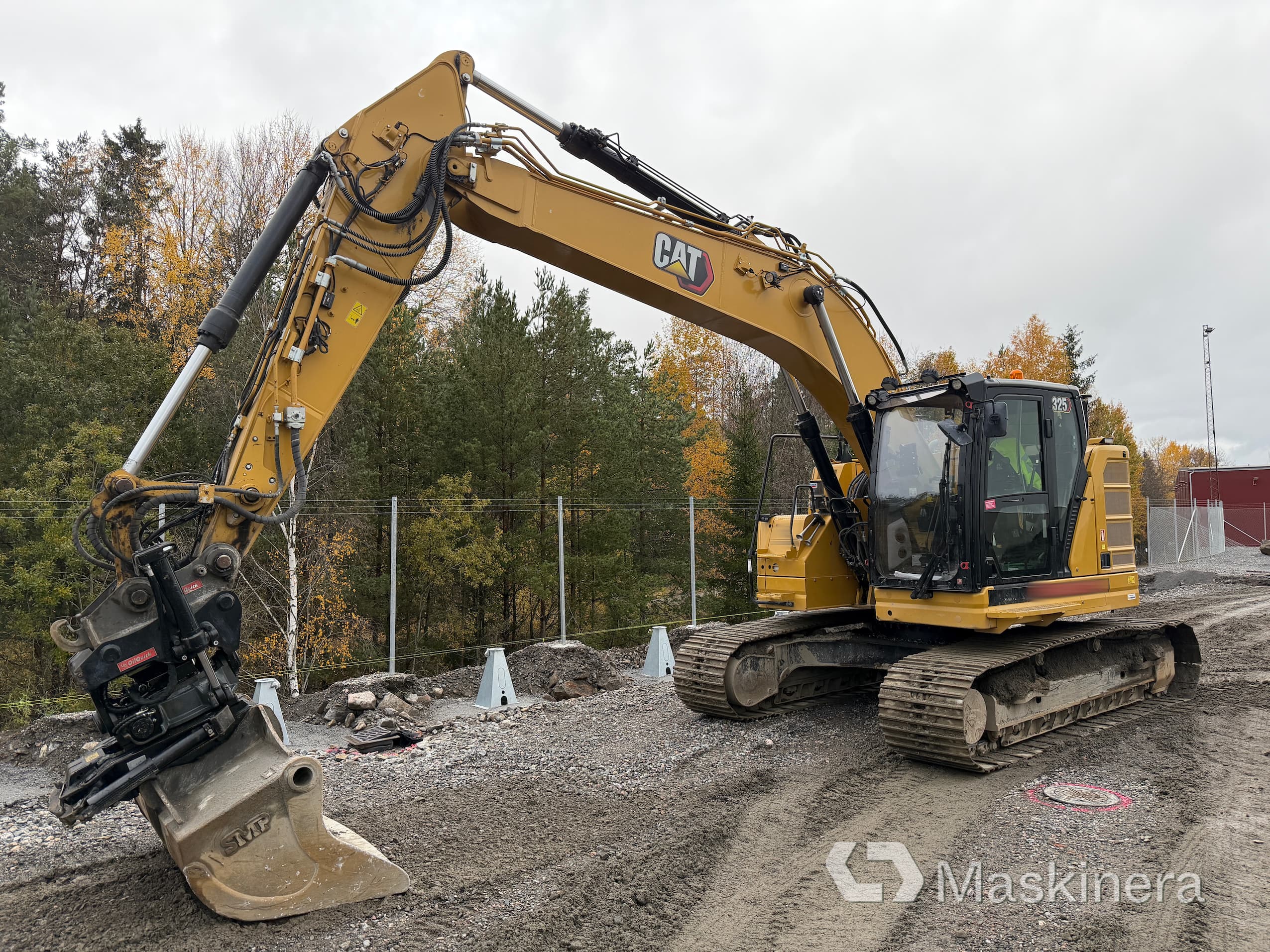 Grävmaskin CAT 325