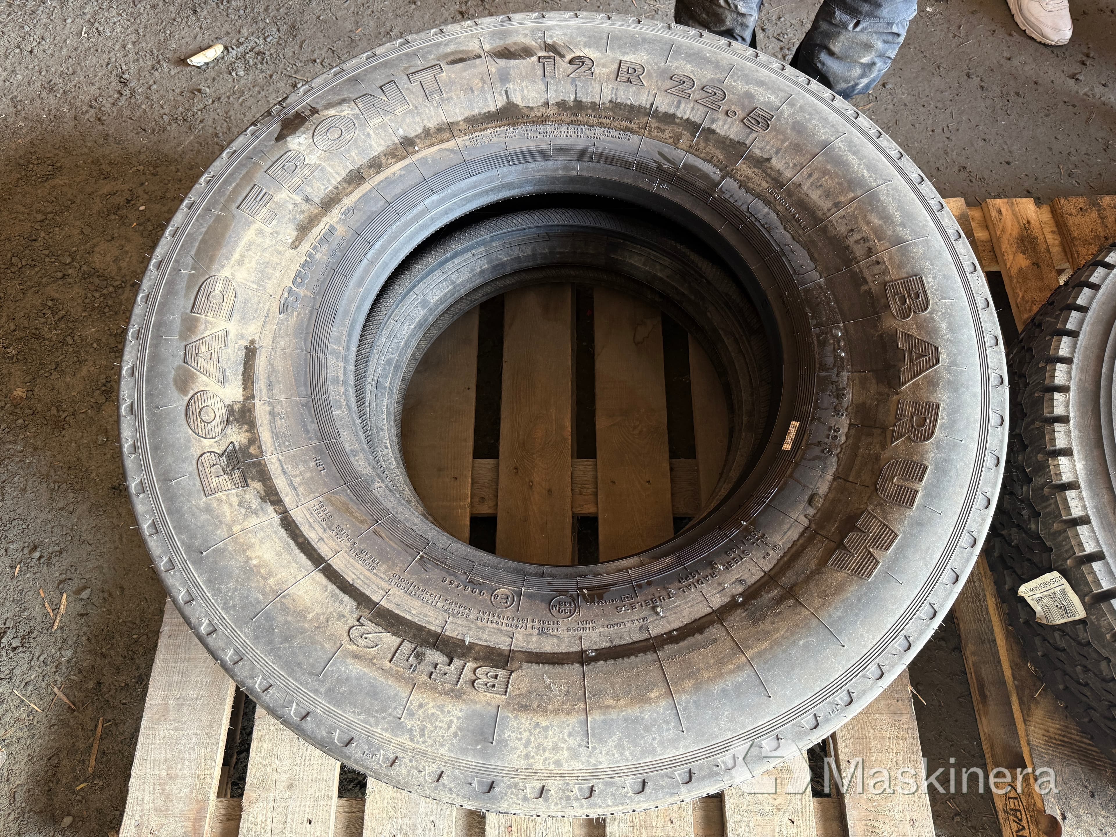 2 st nya lastbilsdäck Barum BF12 road front 12R22.5