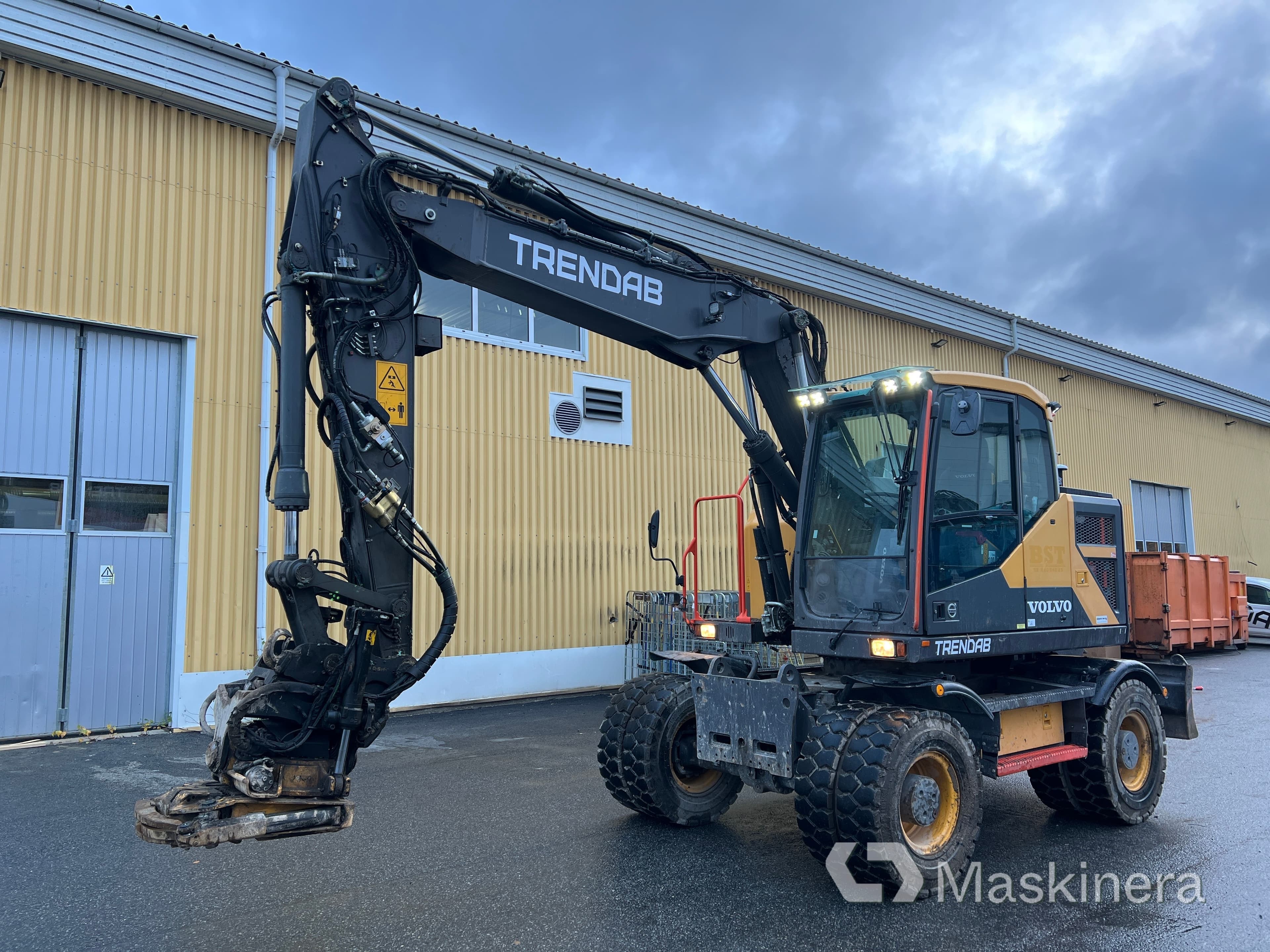 Hjulgrävare Volvo EWR150E med kärra & GPS