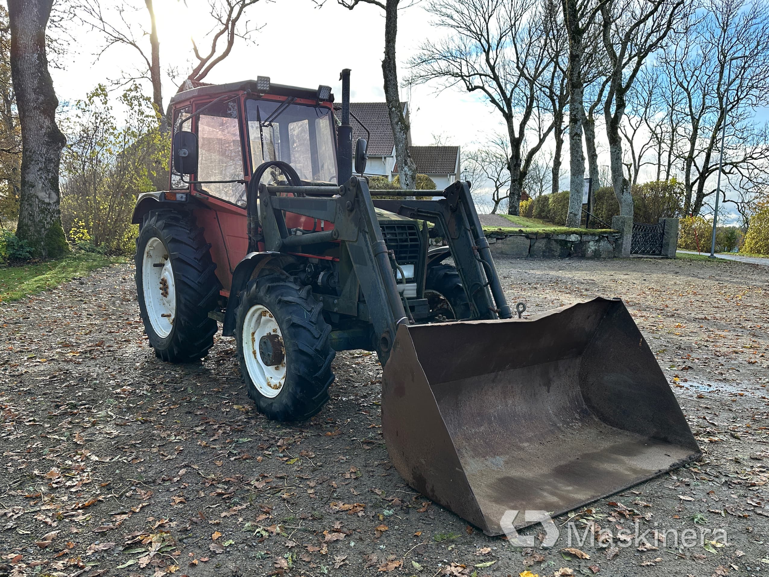Traktor Valmet 405-4 med frontlastare