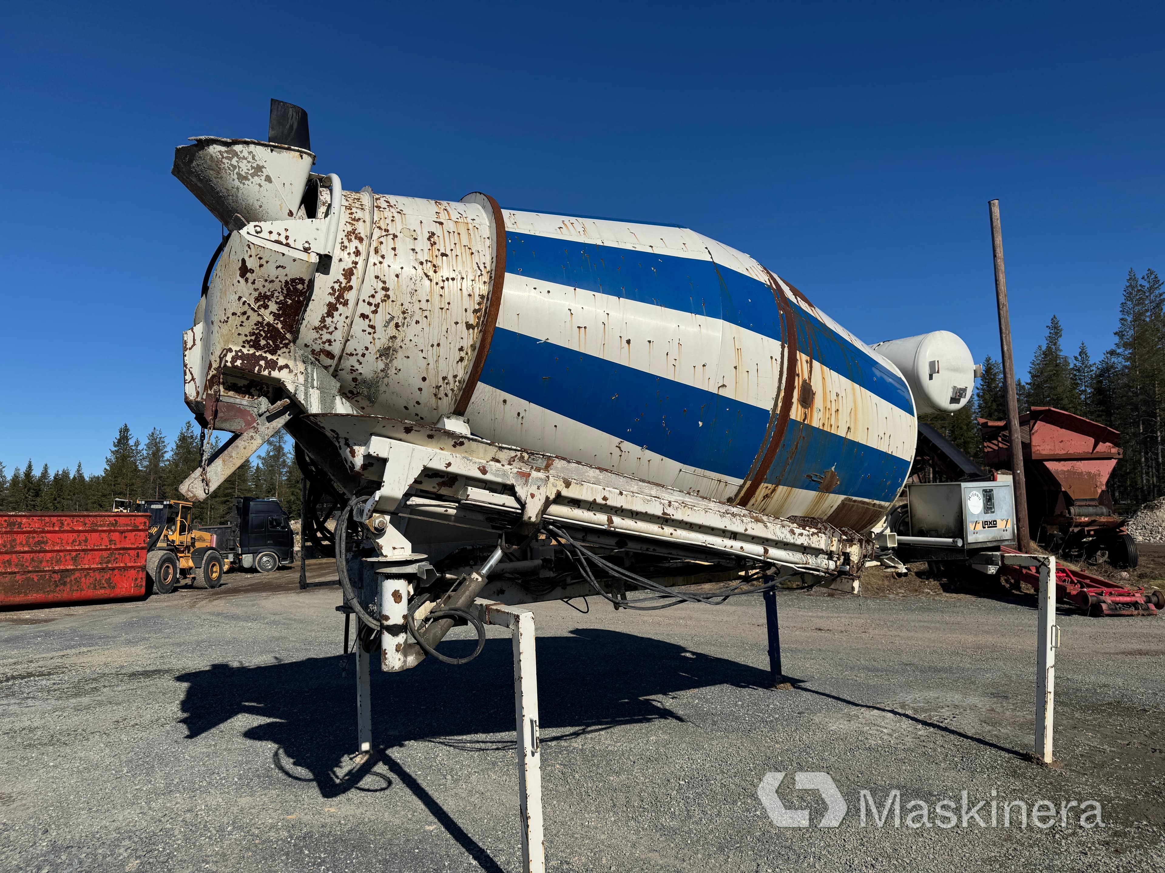 Betongroterare Liebherr på LAXO snabblåsram
