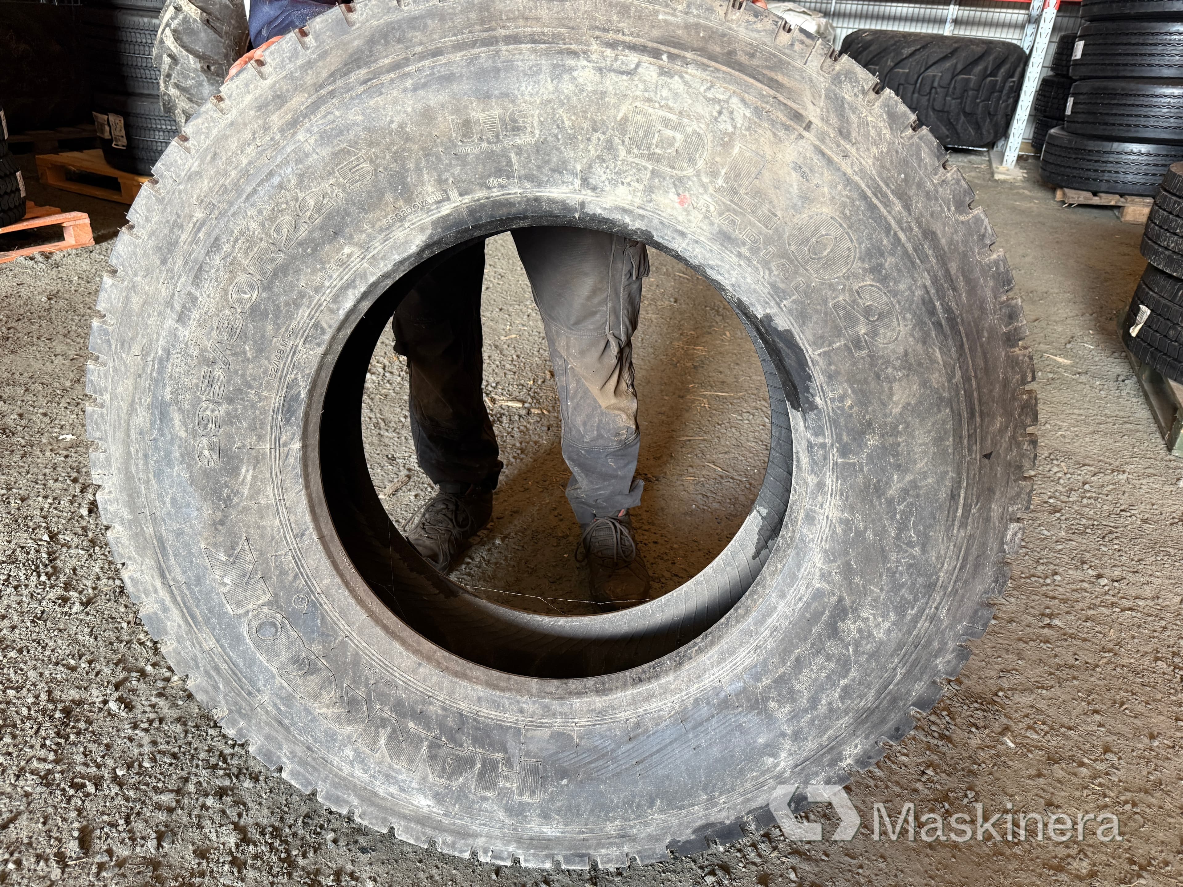 1 st lastbilsdäck Hankook DL02 295/80R22.5