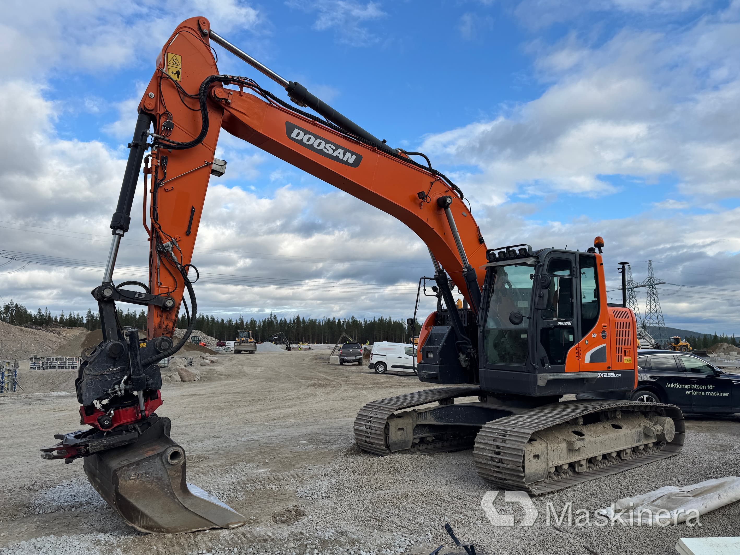 Grävmaskin Doosan DX235LCR-5 med L5 grävsystem