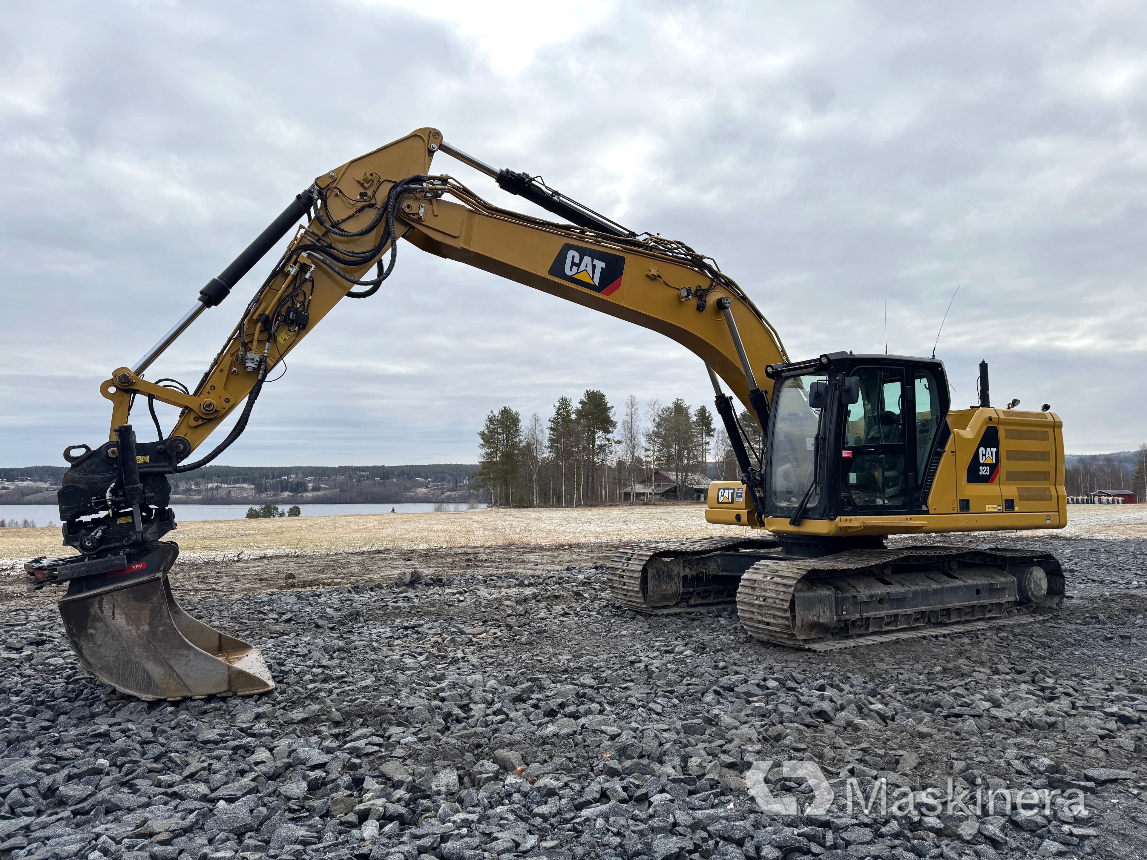 Grävmaskin Cat 323 Next Generation med tillbehör