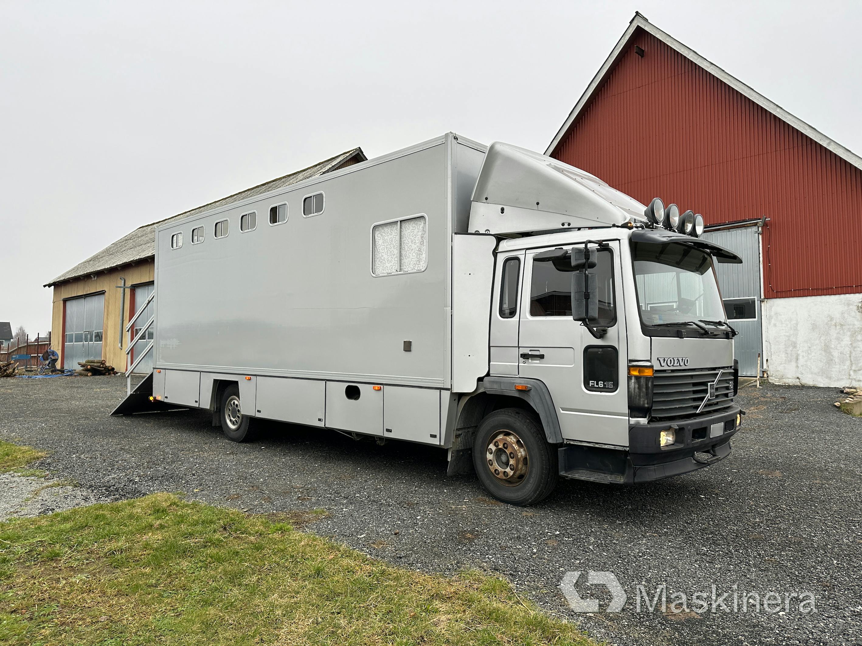 Hästlastbil Volvo FL6 4*2