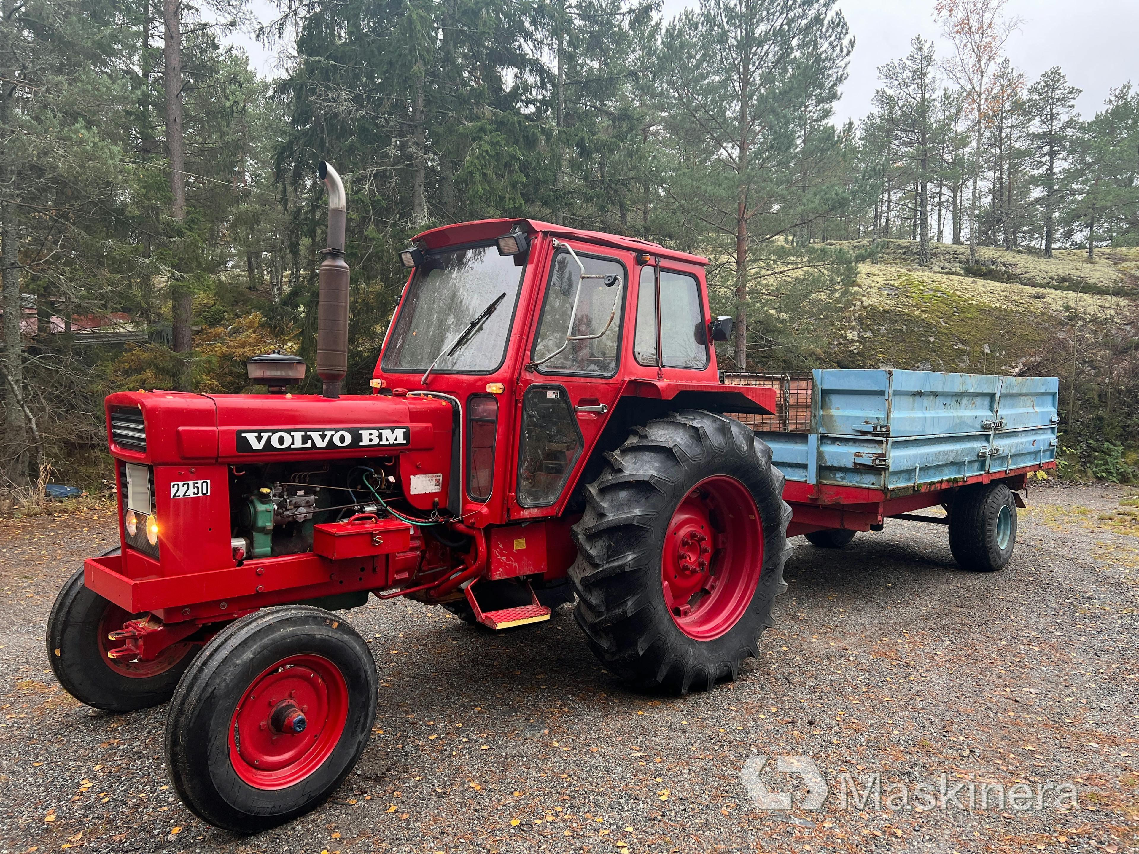 Traktor Volvo BM 650 + Tippkärra